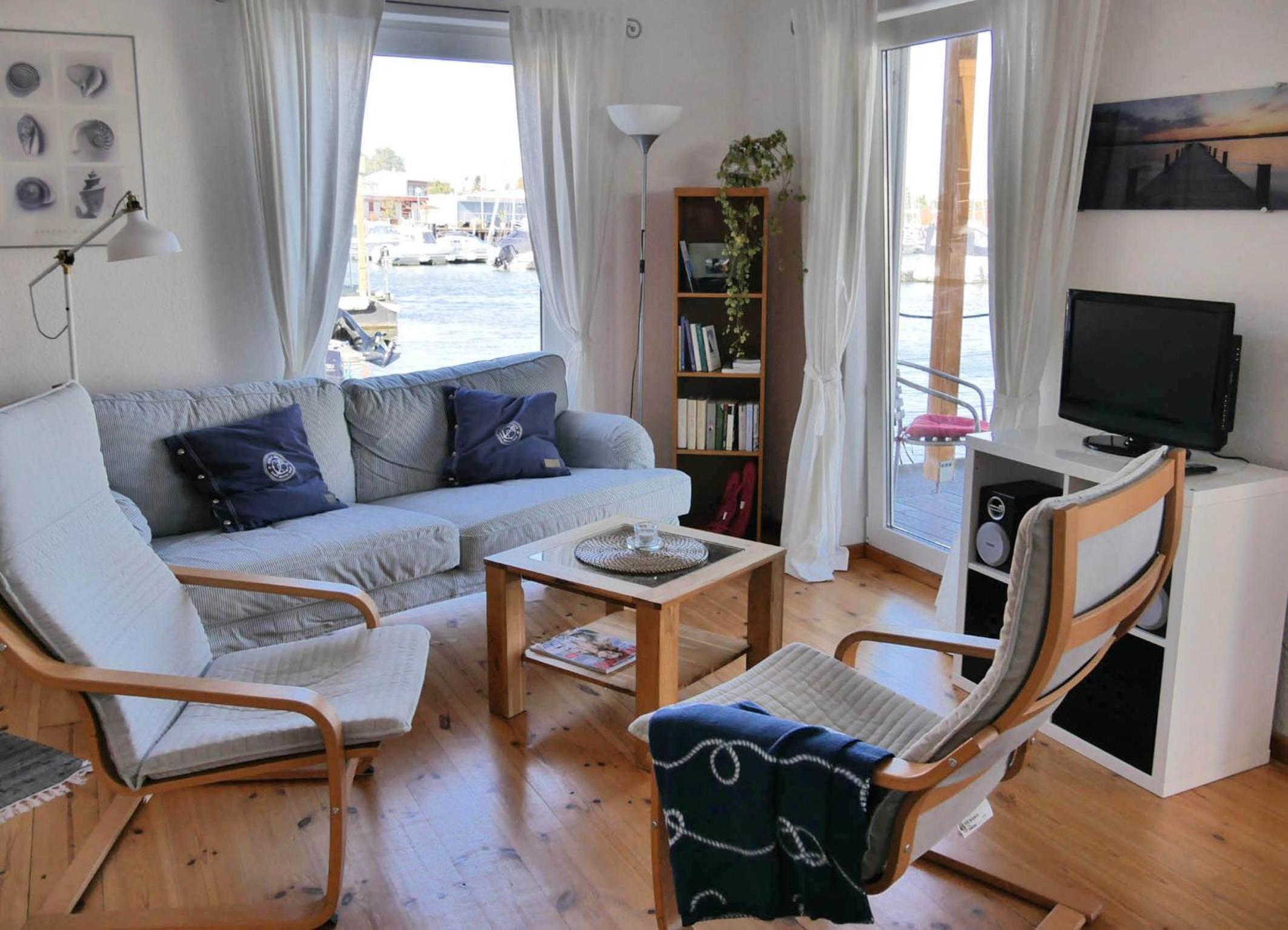 FLOATING HOUSES -