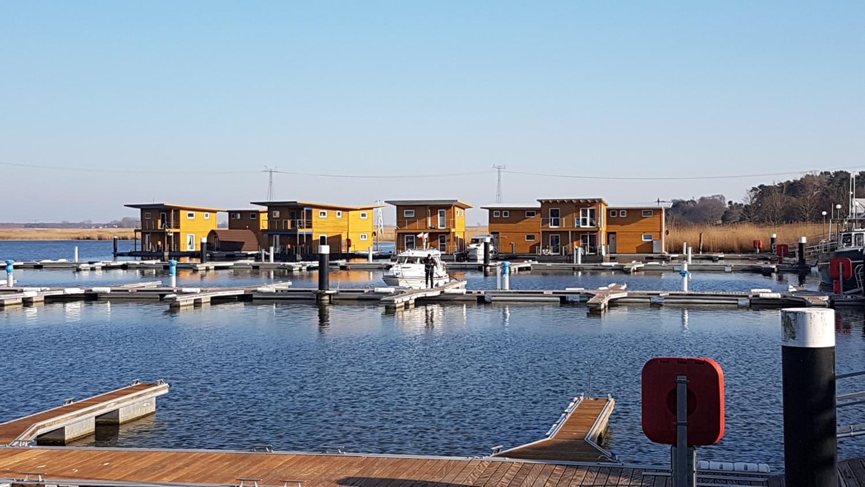 FLOATING HOUSES -