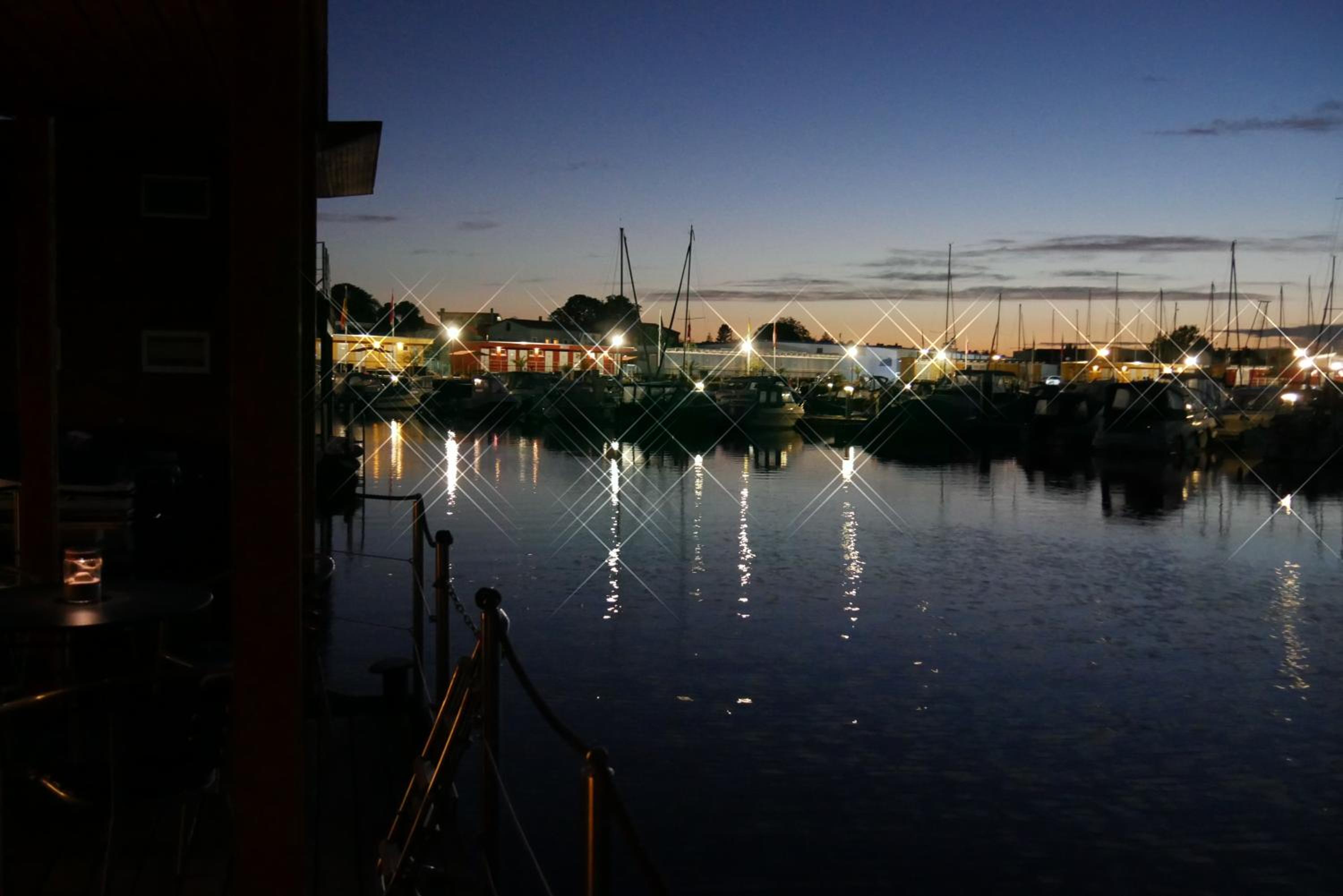 FLOATING HOUSES -