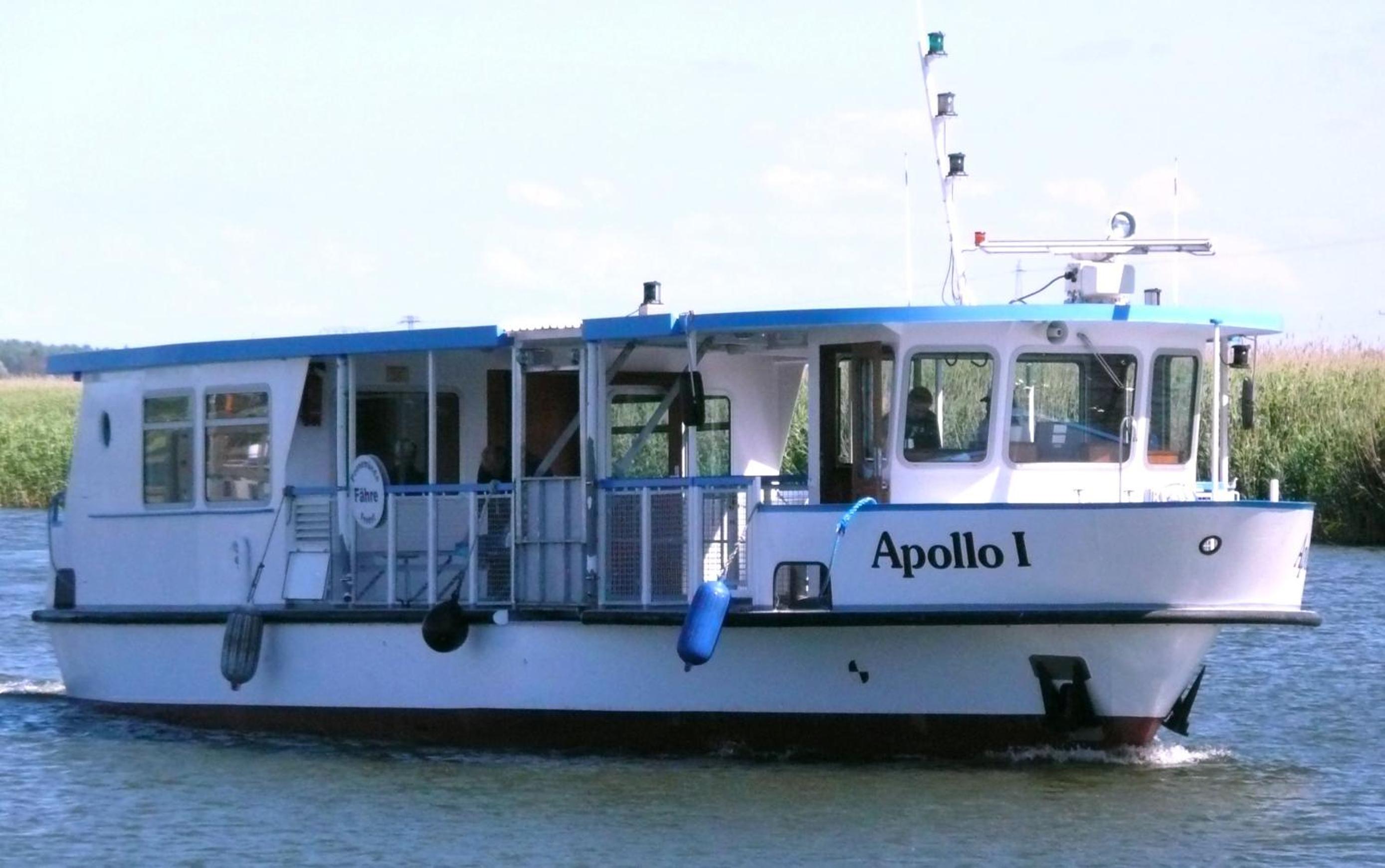 FLOATING HOUSES -