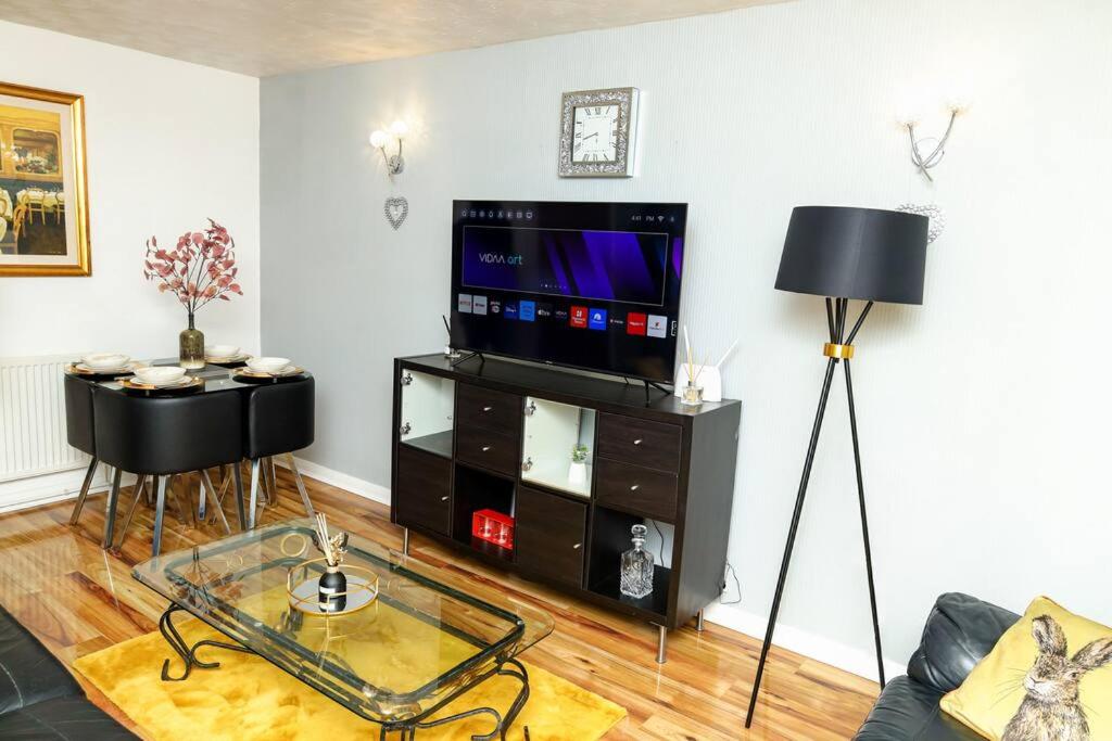 Charming 2-Bedroom in MANCHESTER