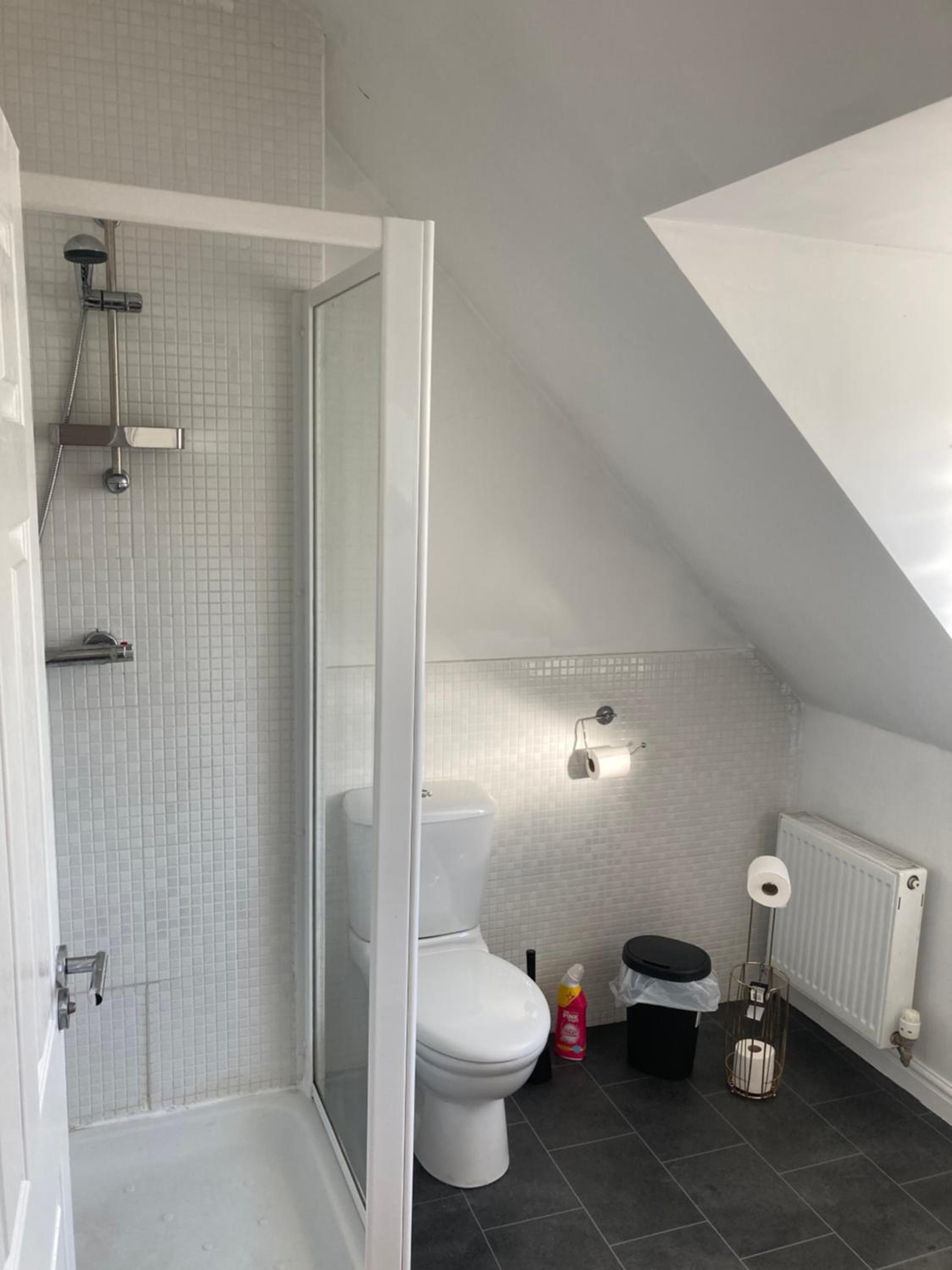 Spacious 4 Bed House, Sleep 8 Short & Long Stay, Free Parking ,5min Drive from Man City Stadium photo 3