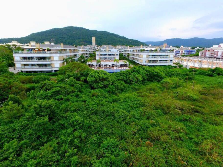 Apartamento acesso privado a praia