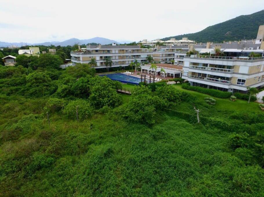 Apartamento acesso privado a praia