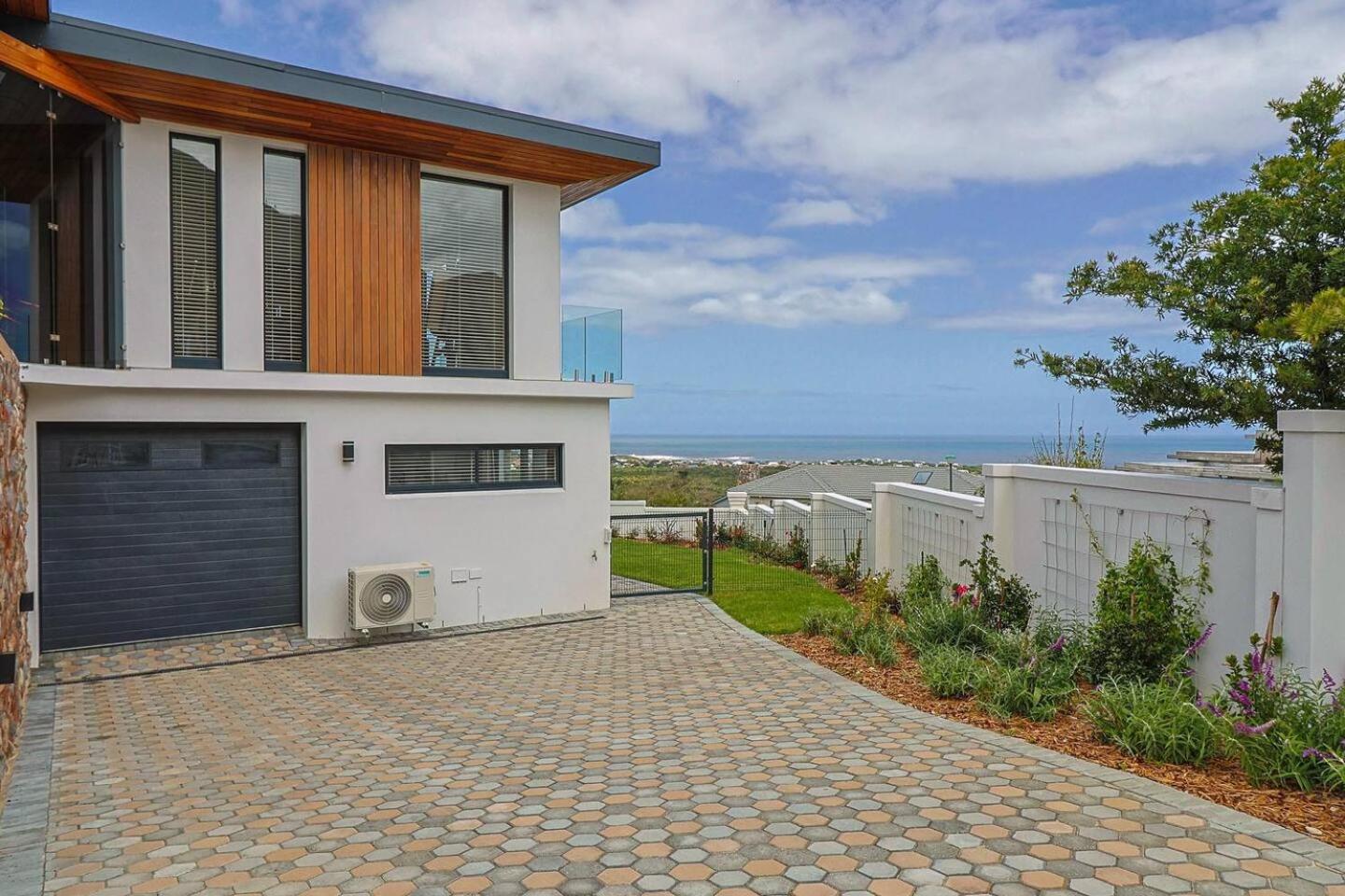 The View, Apartment, with magnificent sea view view 3