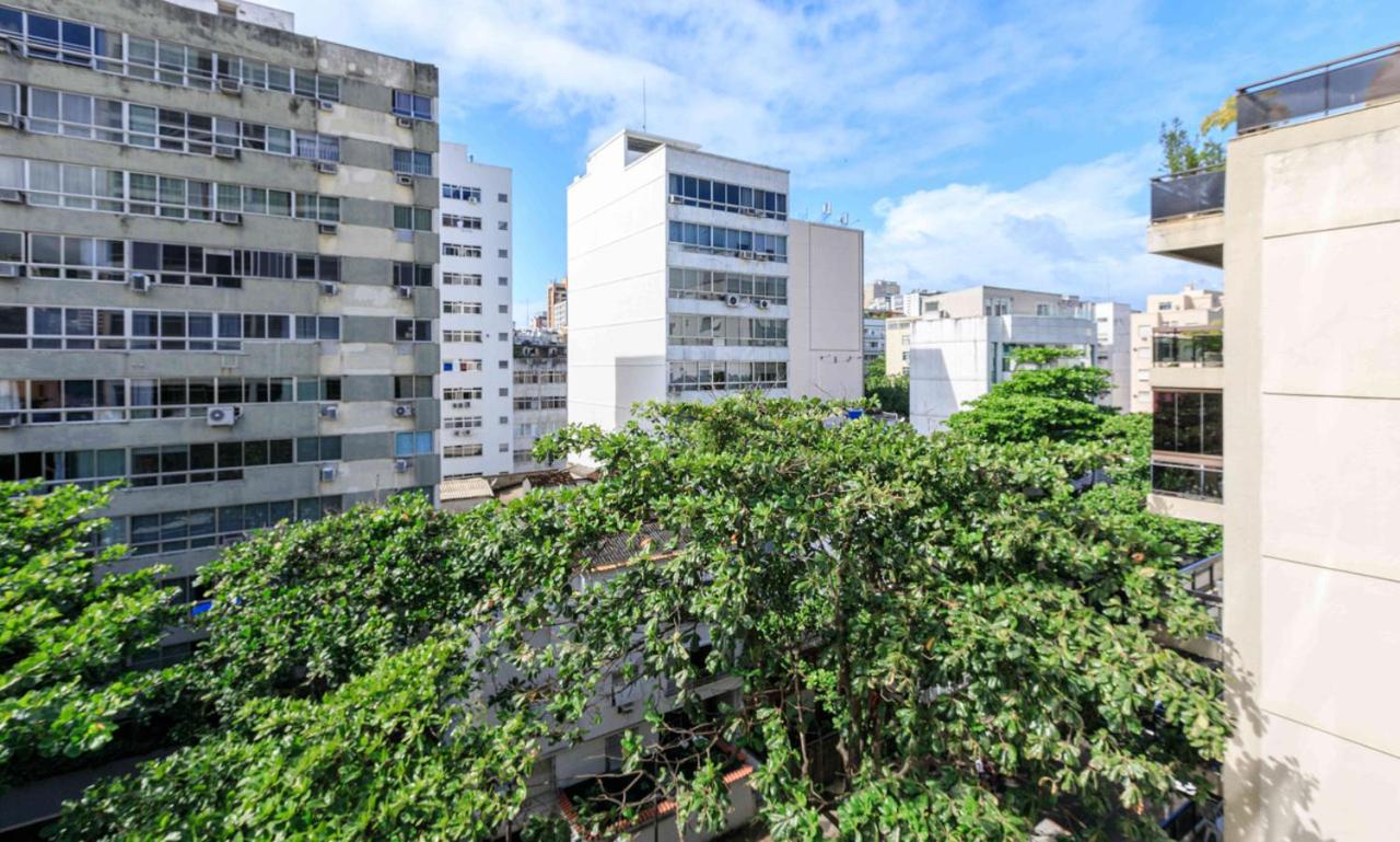 Tabas Espaçoso apê de 4 quartos Leblon LB0022