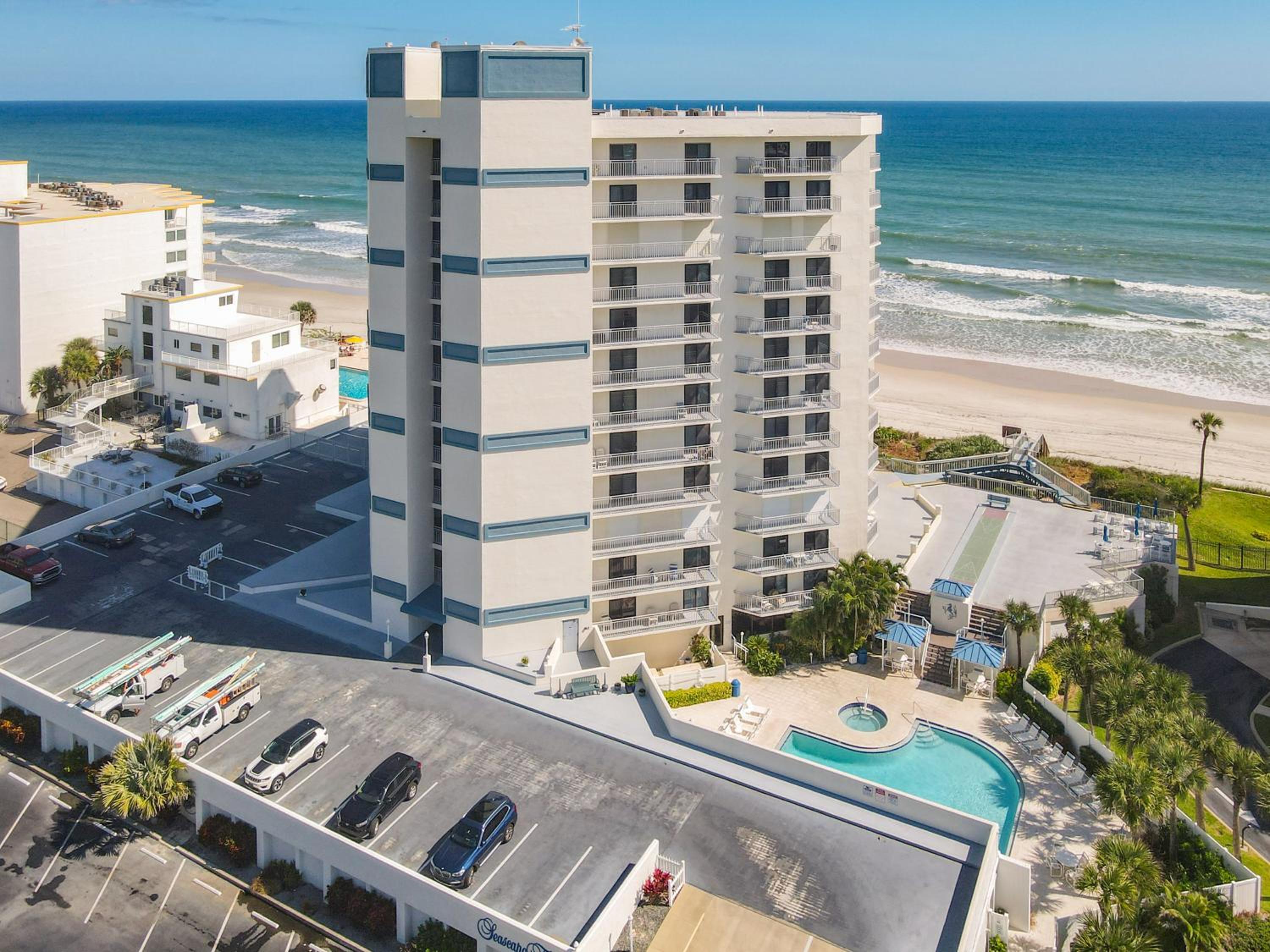 Beachfront Seascape Towers 226 ~ 1 Ocean view balcony 2 Overlooking Pool view 3