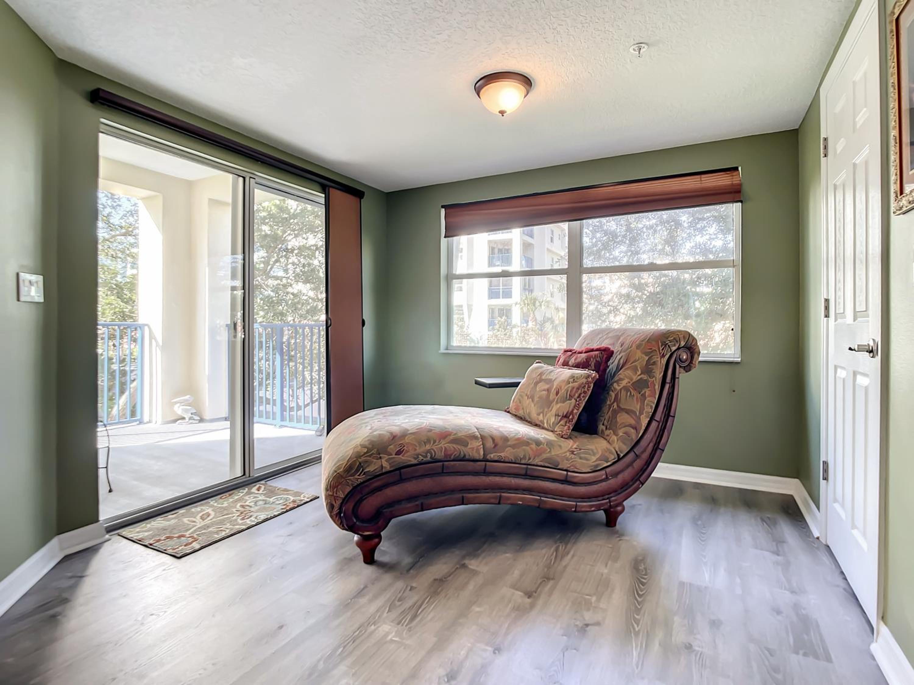 Gorgeous Oceanwalk Condo on the corner with superb views of the ocean. OW1-201
