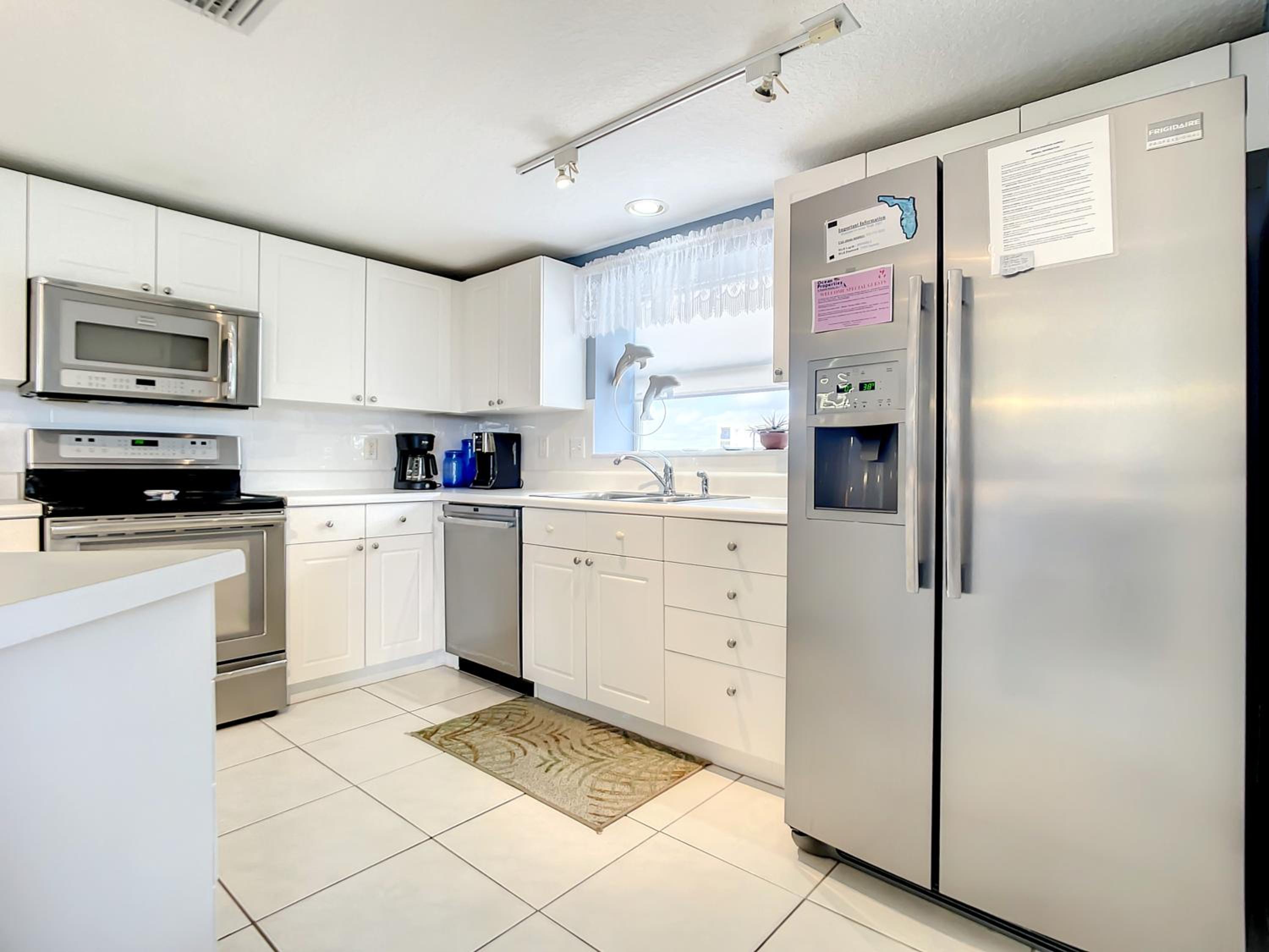 Beautiful 3 bedroom 2 bath condo with Breath taking views of the ocean. OW1-407 view 4