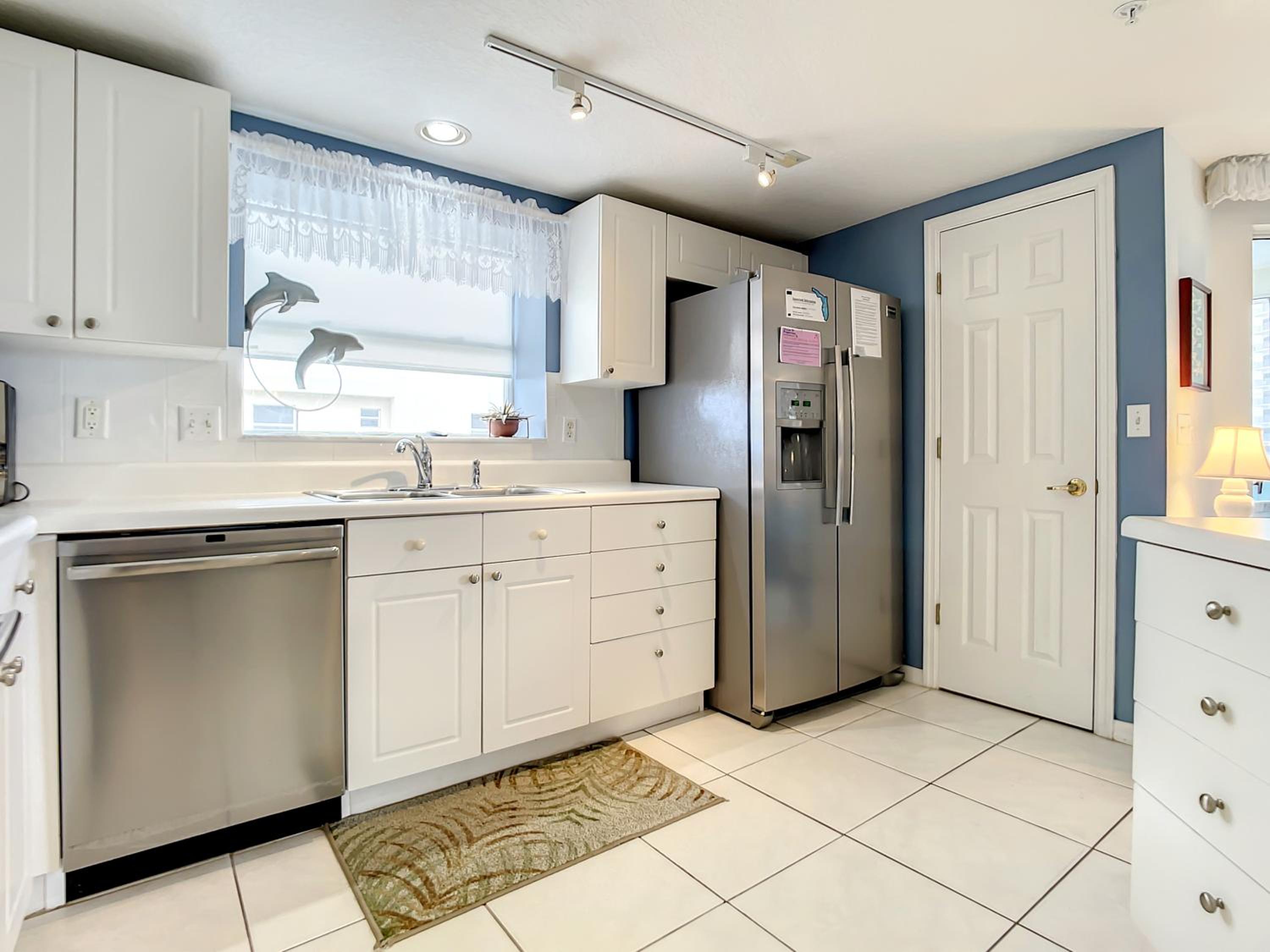 Beautiful 3 bedroom 2 bath condo with Breath taking views of the ocean. OW1-407 view 5