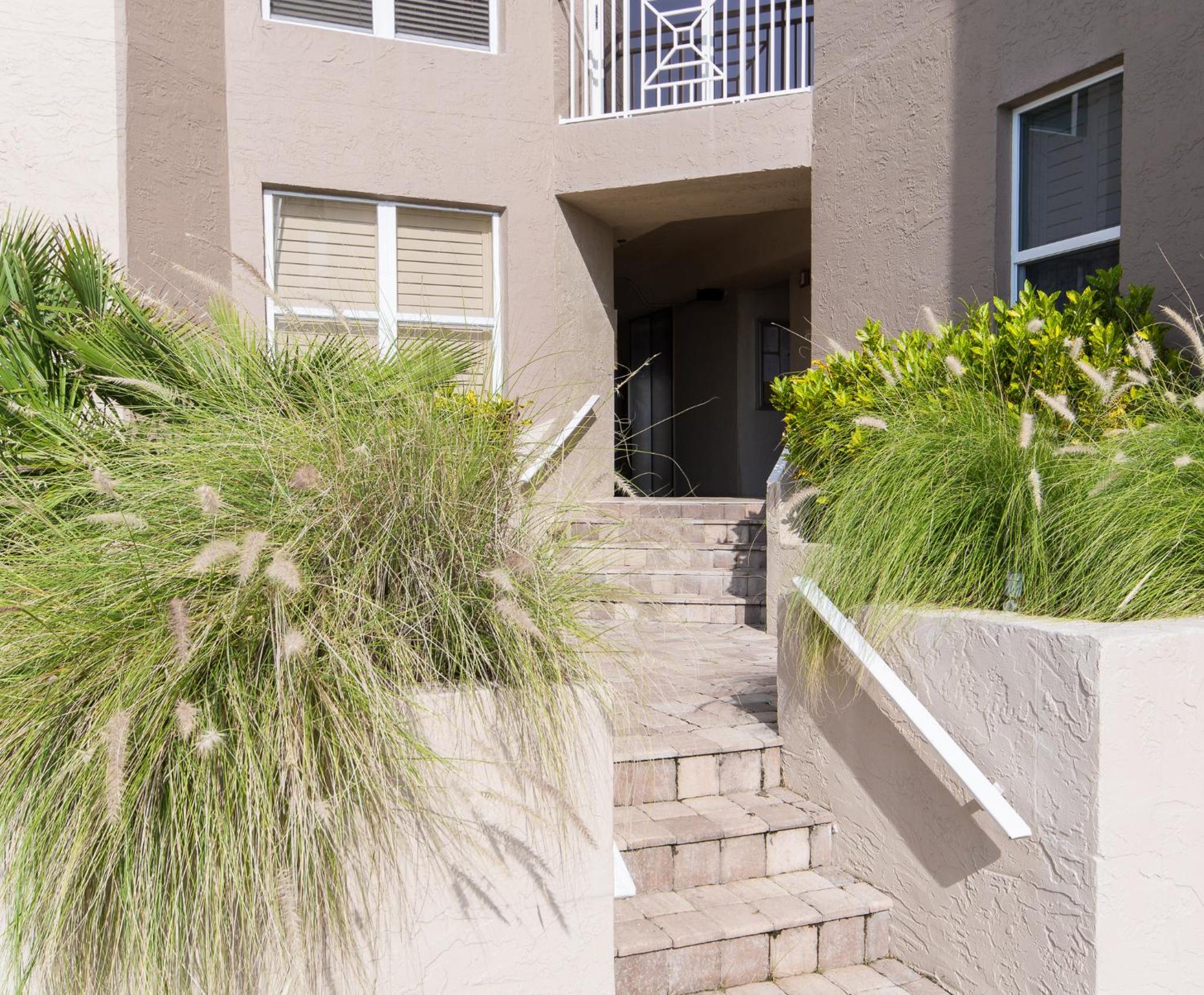 Beachfront Palm House - Walk right out to the pool beach access - PH1B