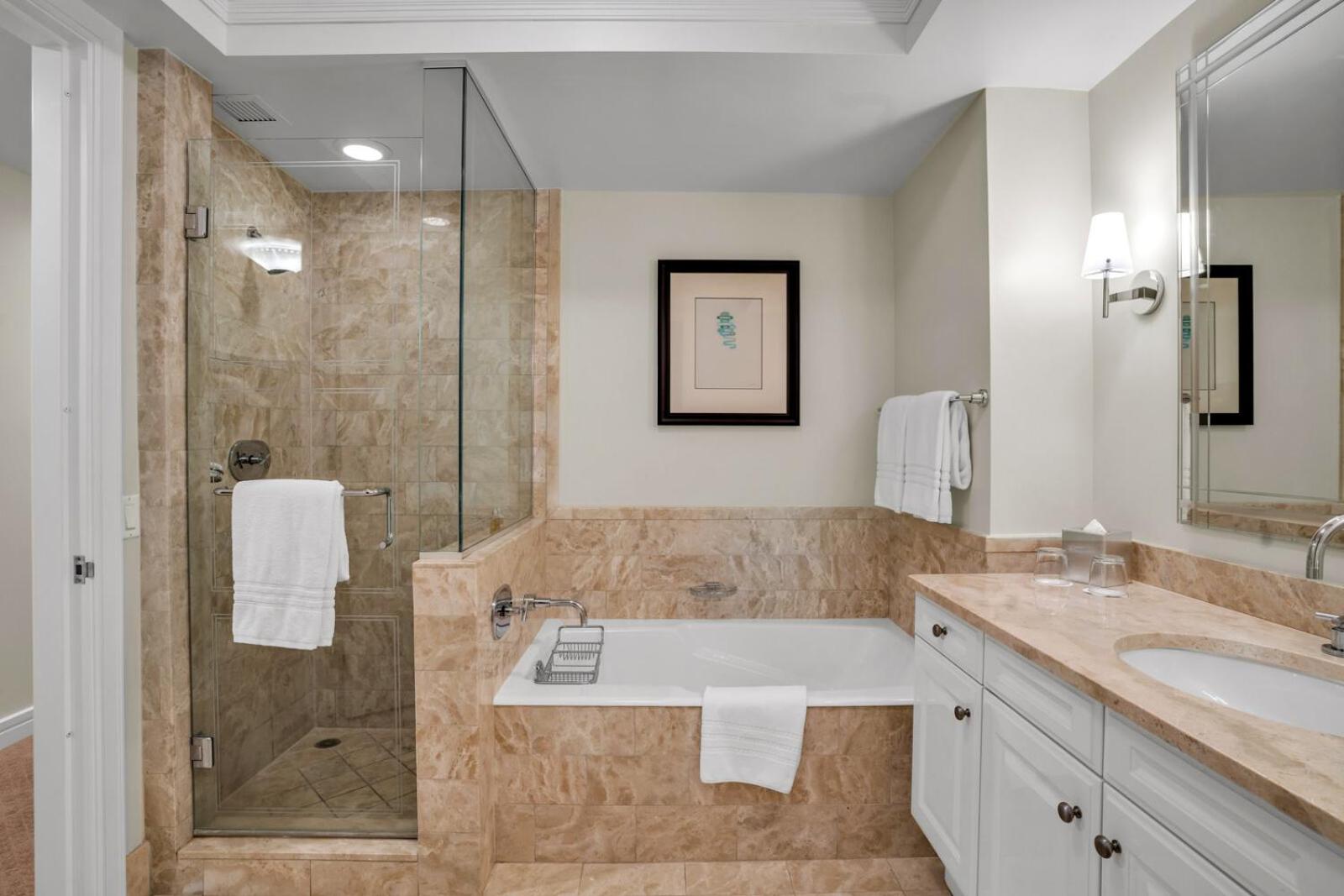 2 Bedroom OR King Studio Suites Four Seasons Hotel Miami Free Wi-Fi & Free Parking