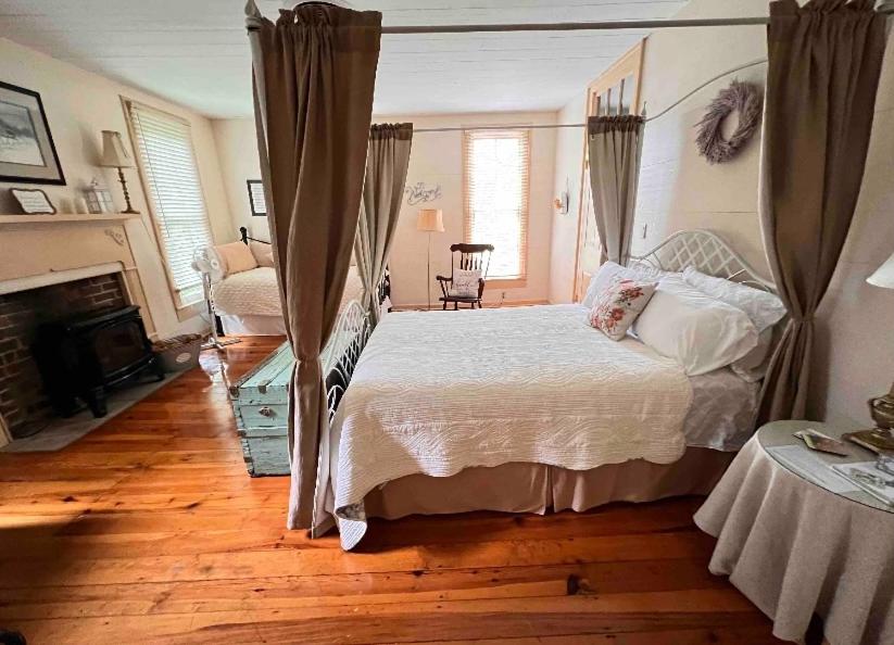 Historic Seaton Springs Farm B&B & Wedding venue - James Tipton Upstairs Queen room - ask about event rental w chapel view 2
