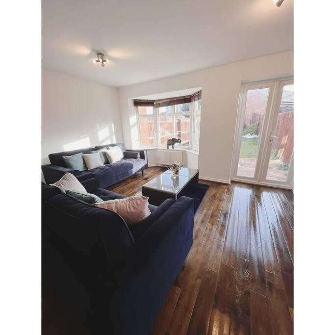 Enquire Now - SEE COMPANY INFO FIRST - 4 Bed - Sleeps 8 - Monthly Discounts view 4