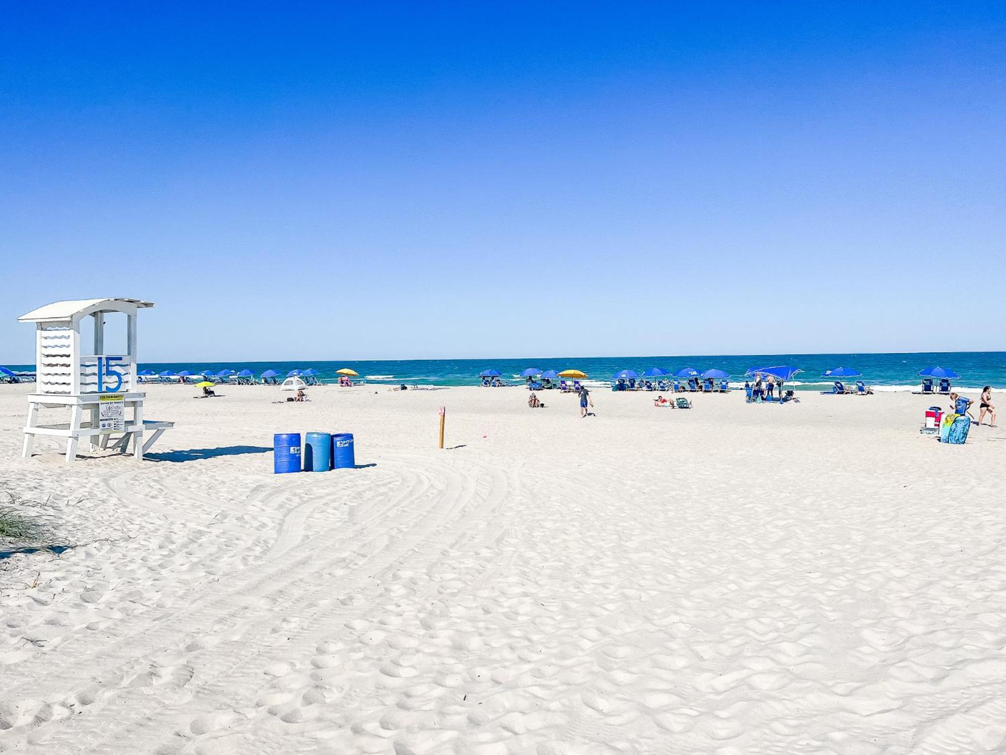 Cozy Beach Condo Sleeps 6 POOL view 5