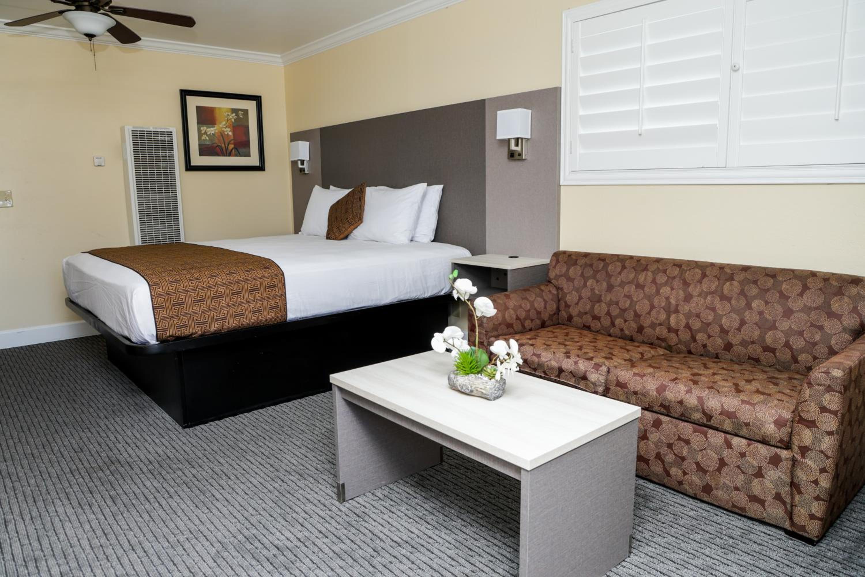 Silver Surf Motel view 5