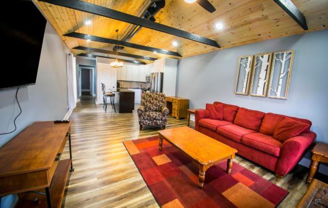 Cozy 3br downtown red door house view 2