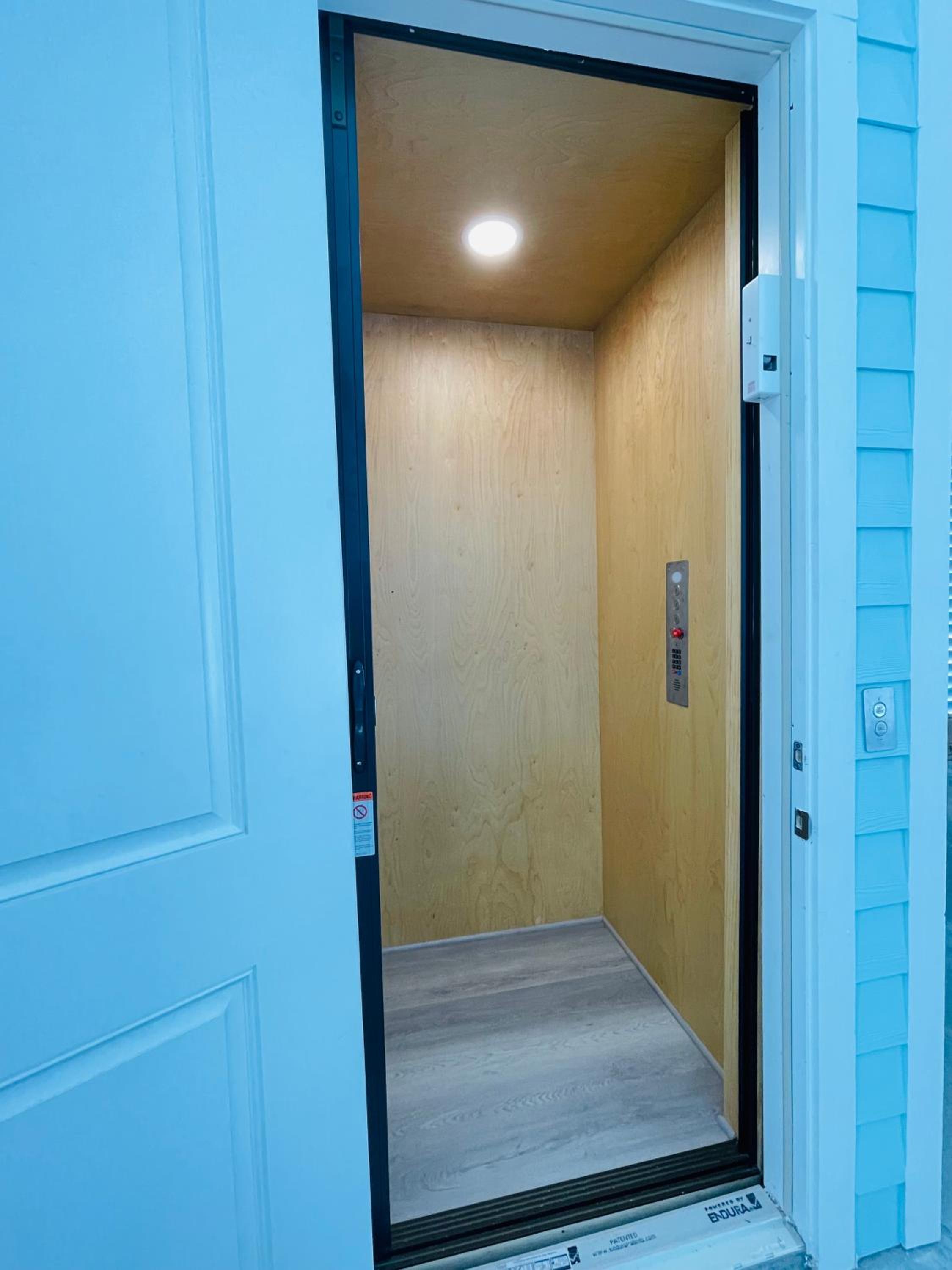 Beach view, prime location, EV charger, 6 parking