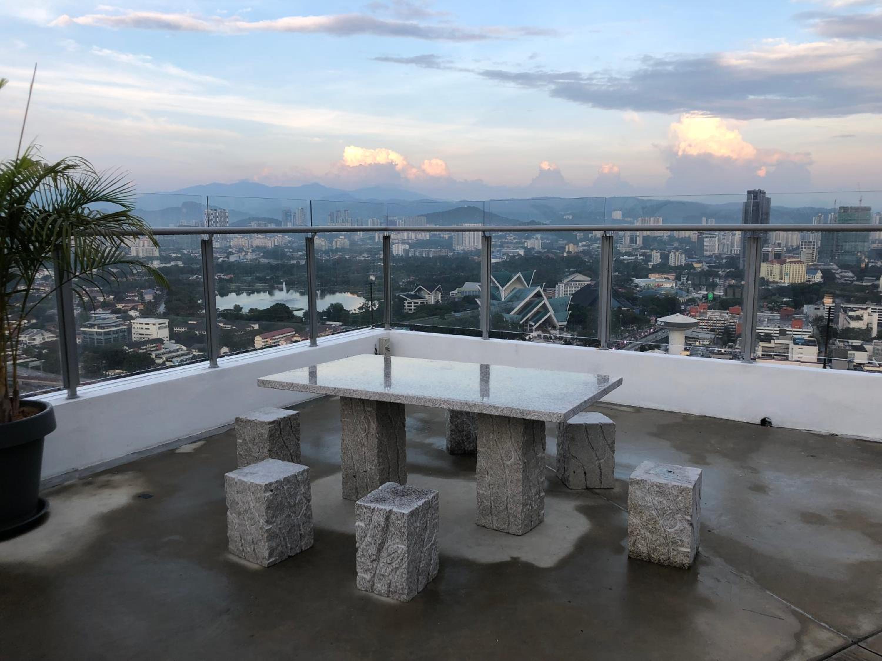 TR Residence 3R2B Serviced Apt 5-6pax HKL,IJN,PWTC KL