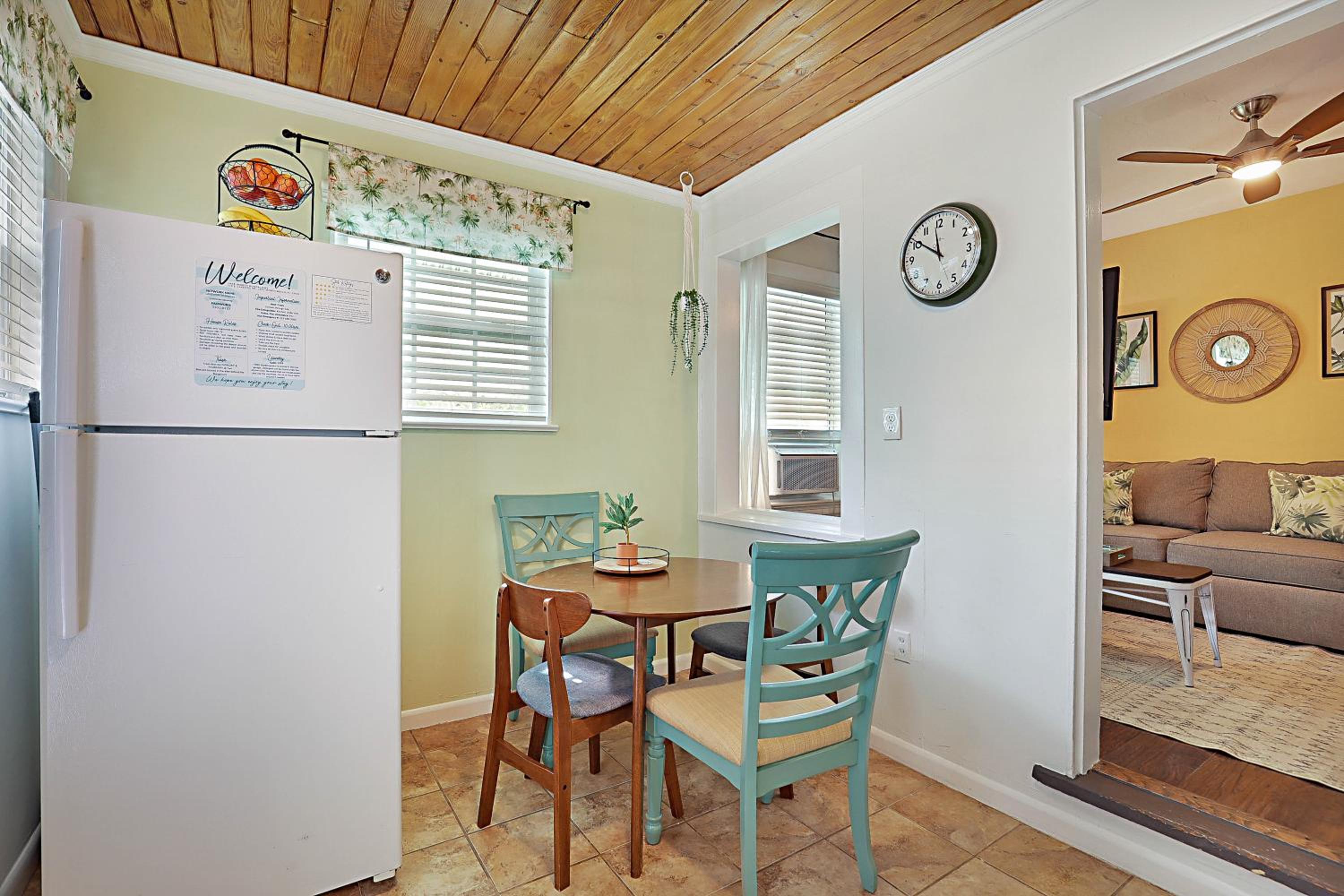 Steps to Beach & Downtown! Cozy Beach Bungalow #4 view 4
