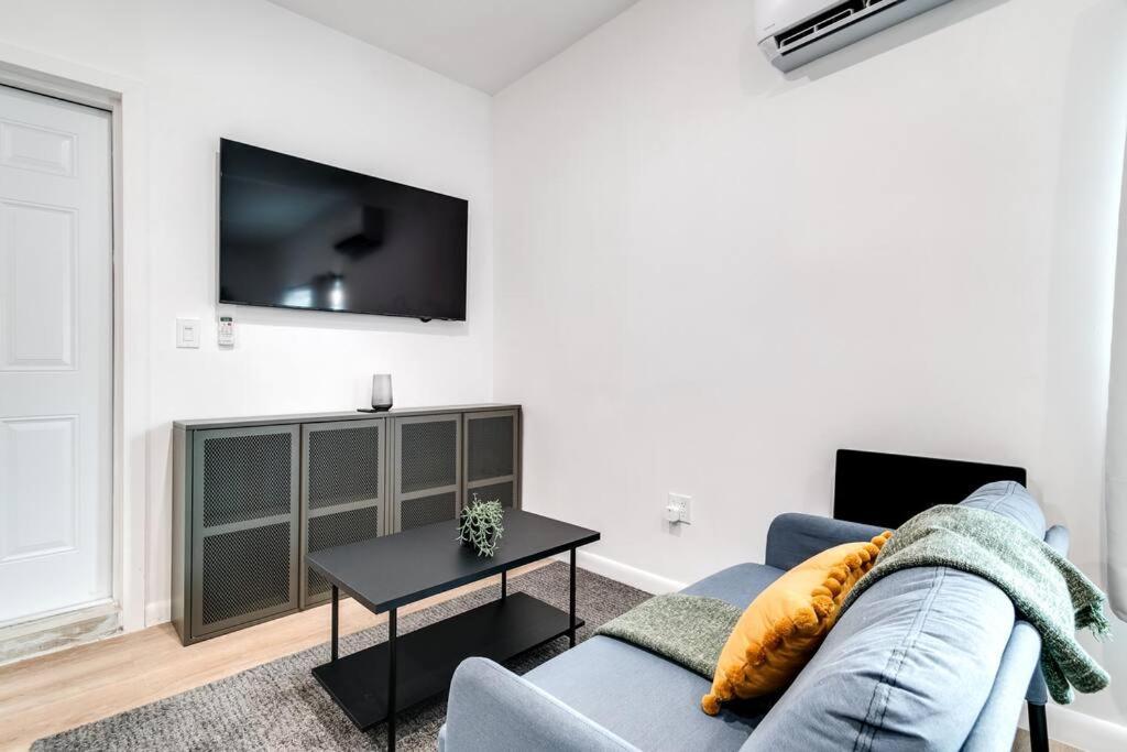 Coral Way Studio in quiet area Fast Internet Shen 1