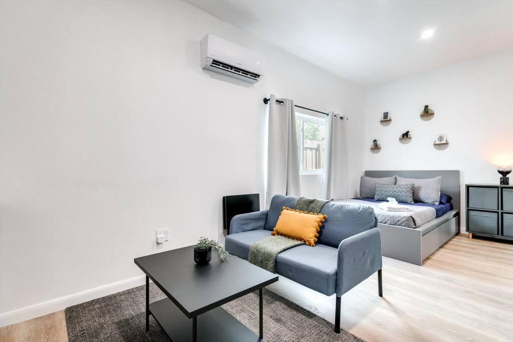 Coral Way Studio in quiet area Fast Internet Shen 1