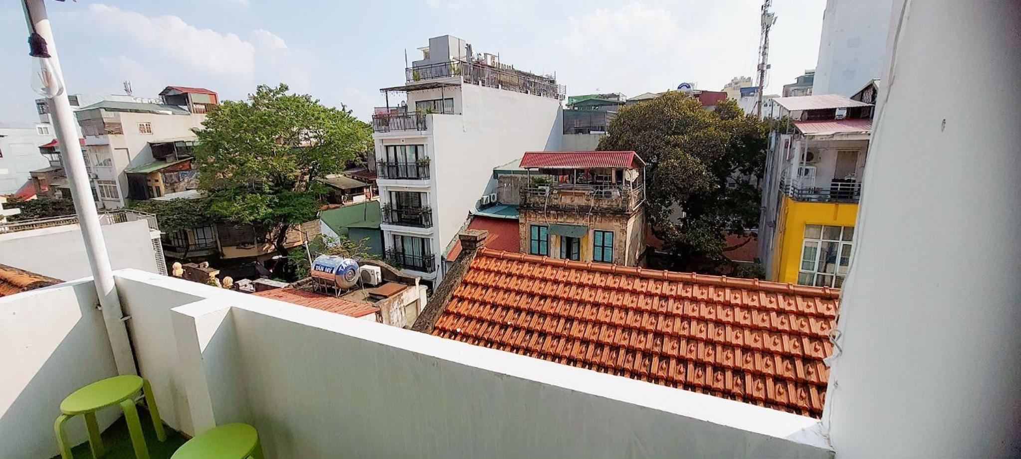 4 Bed Rooms with Kitchen for 11 guests Family-friendly Home in Hanoi Old Quarter