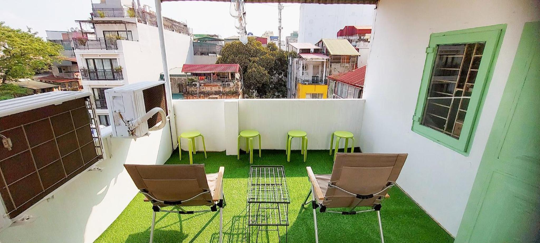 4 Bed Rooms with Kitchen for 11 guests Family-friendly Home in Hanoi Old Quarter