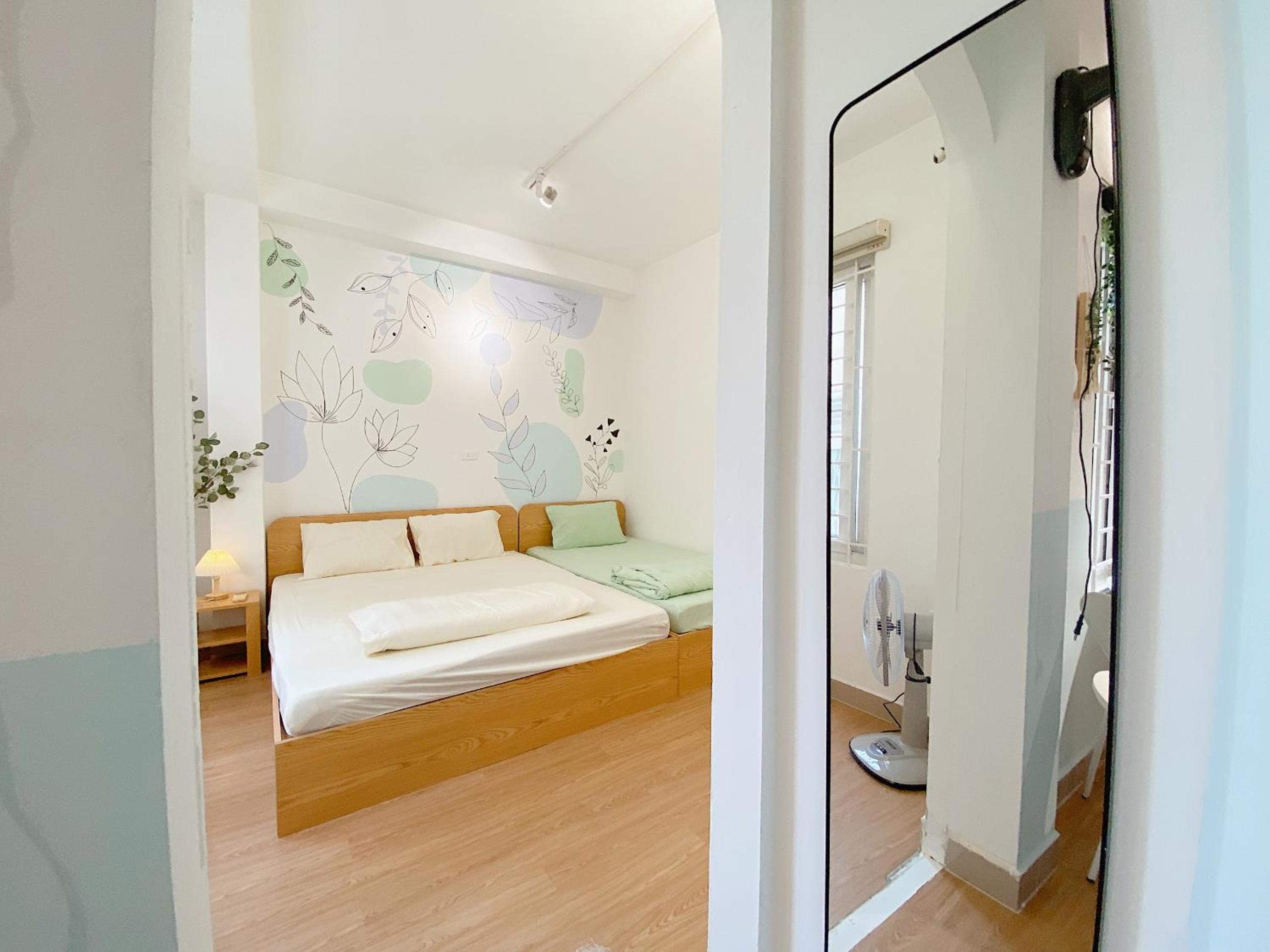 4 Bed Rooms with Kitchen for 11 guests Family-friendly Home in Hanoi Old Quarter