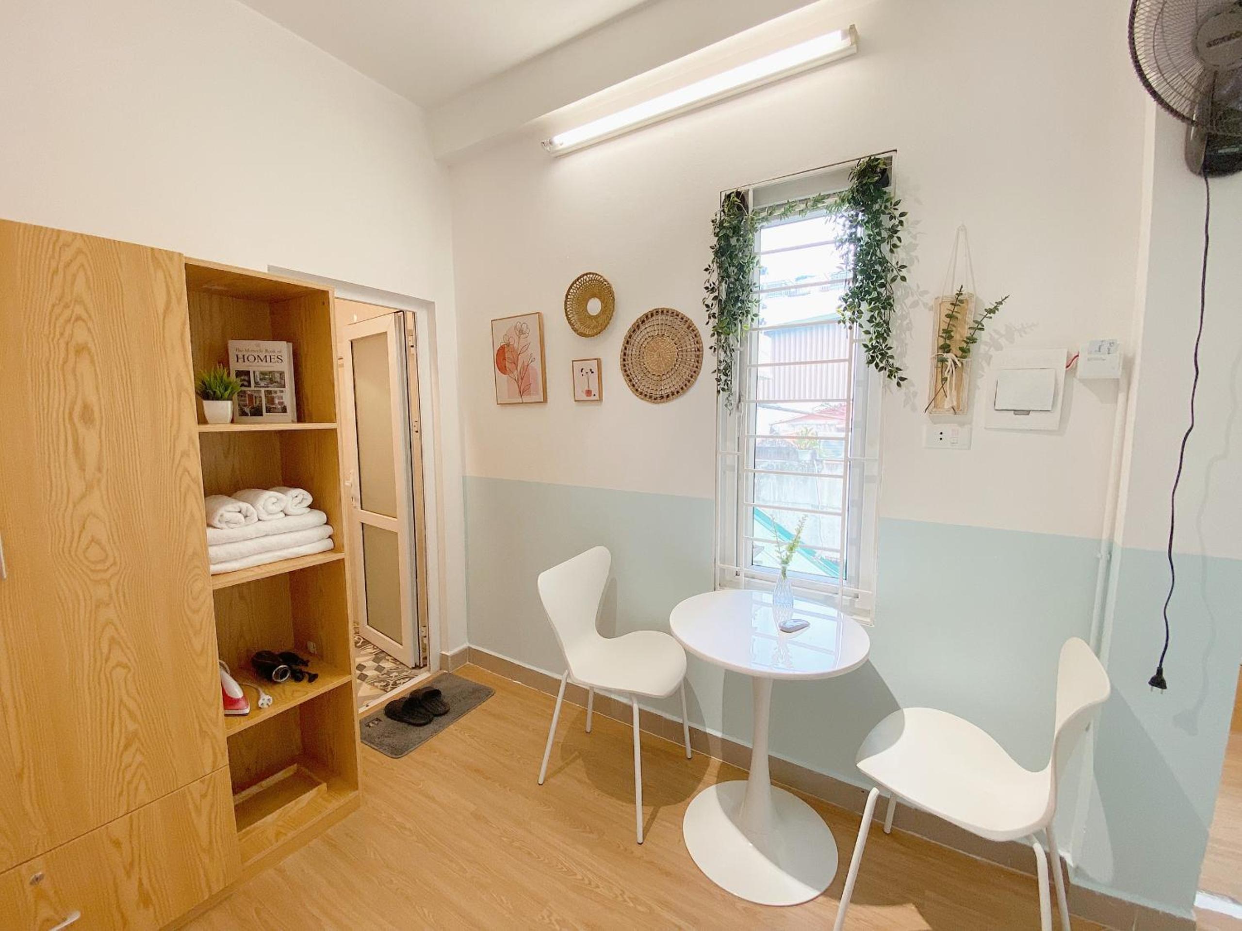 4 Bed Rooms with Kitchen for 11 guests Family-friendly Home in Hanoi Old Quarter