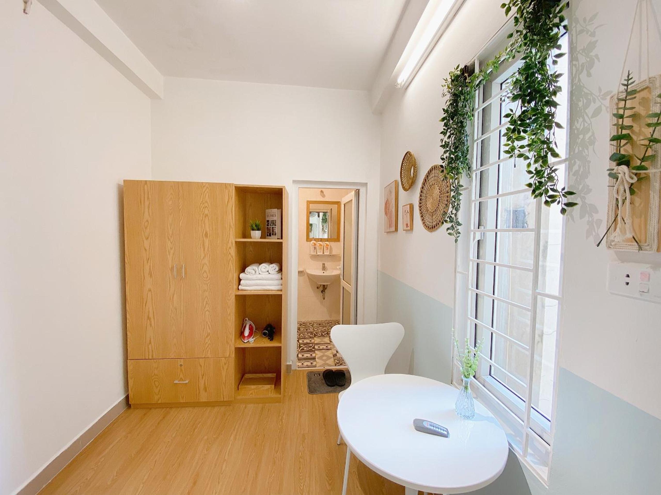 4 Bed Rooms with Kitchen for 11 guests Family-friendly Home in Hanoi Old Quarter