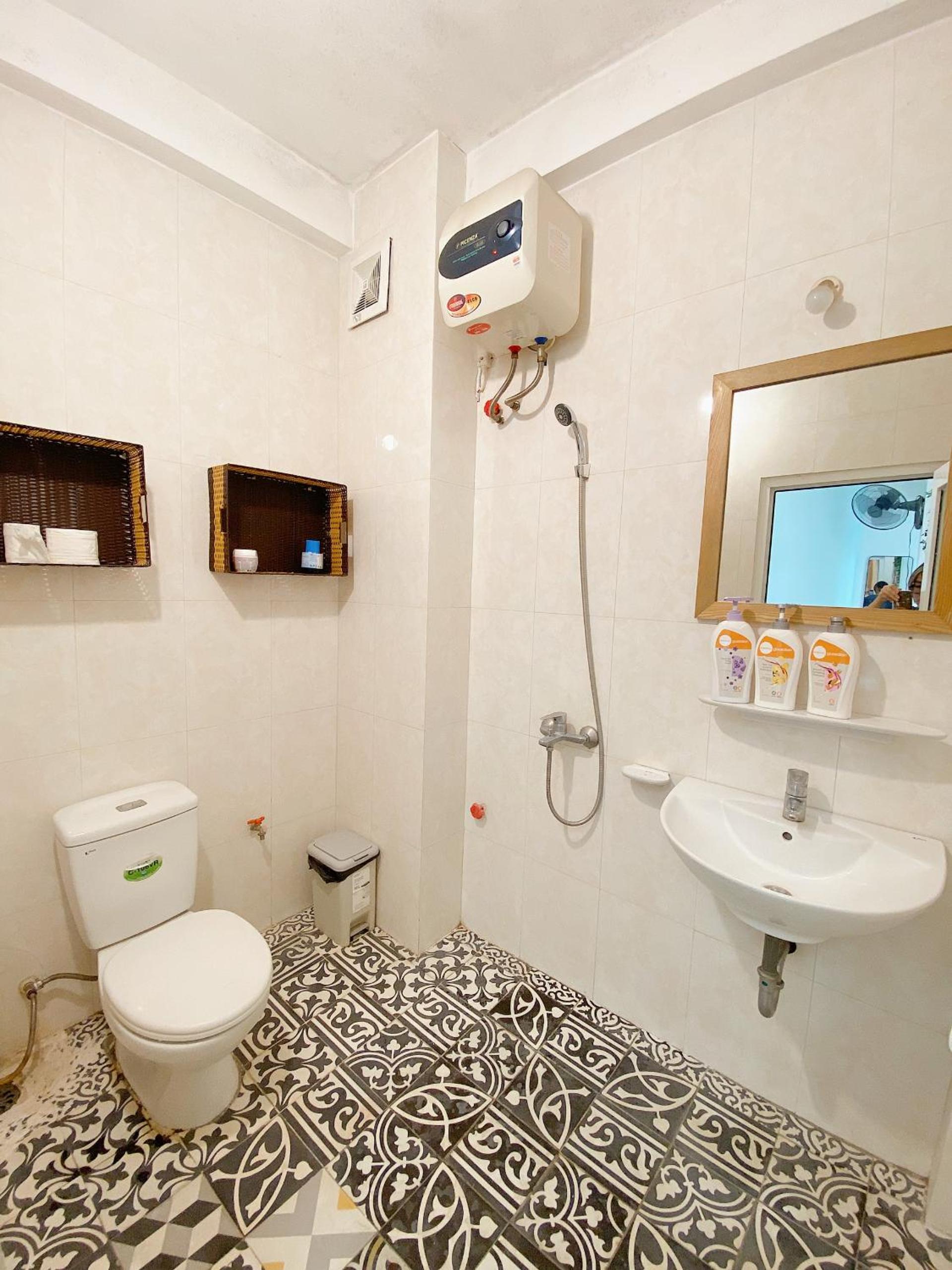 4 Bed Rooms with Kitchen for 11 guests Family-friendly Home in Hanoi Old Quarter