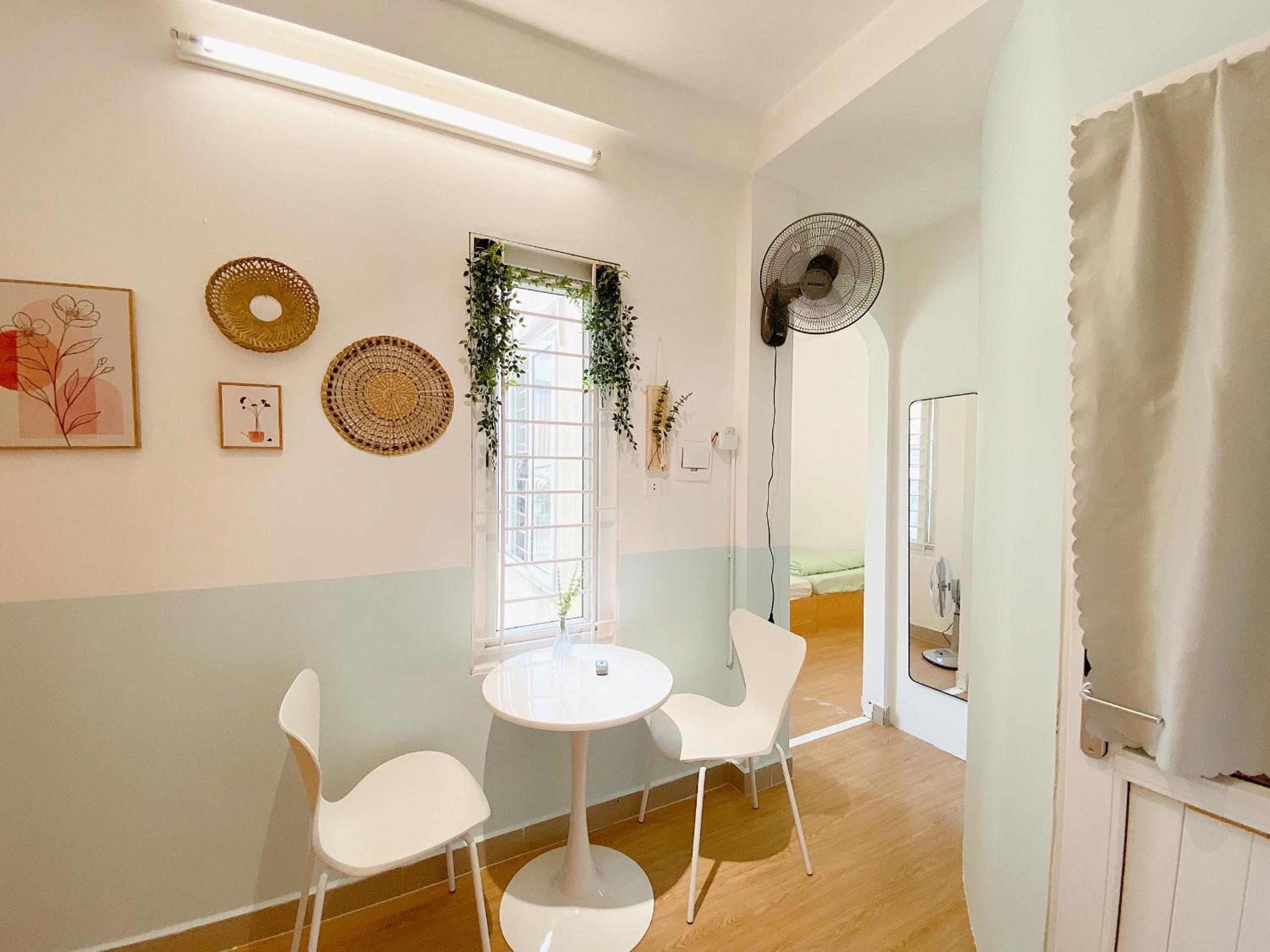 4 Bed Rooms with Kitchen for 11 guests Family-friendly Home in Hanoi Old Quarter