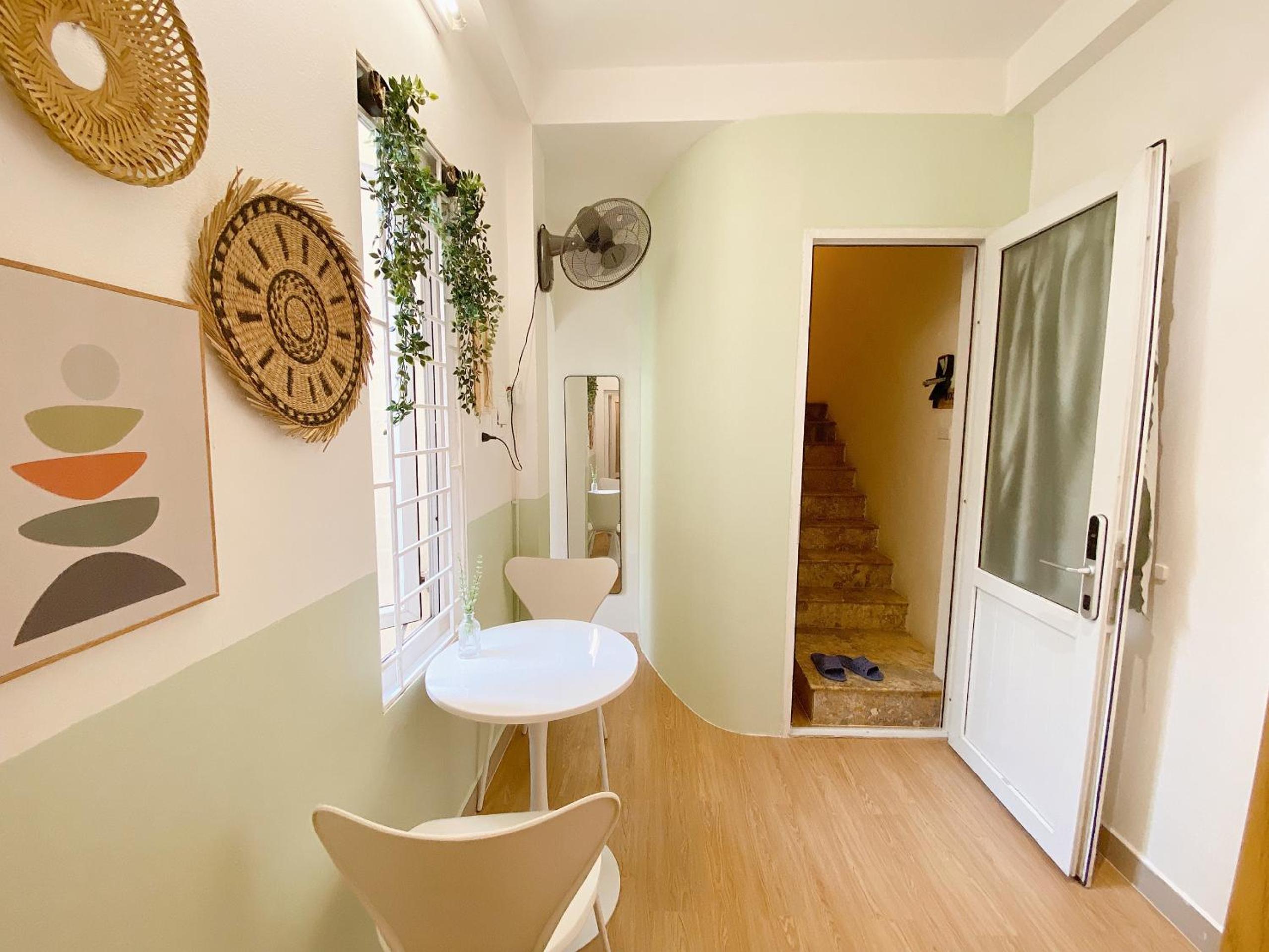 4 Bed Rooms with Kitchen for 11 guests Family-friendly Home in Hanoi Old Quarter
