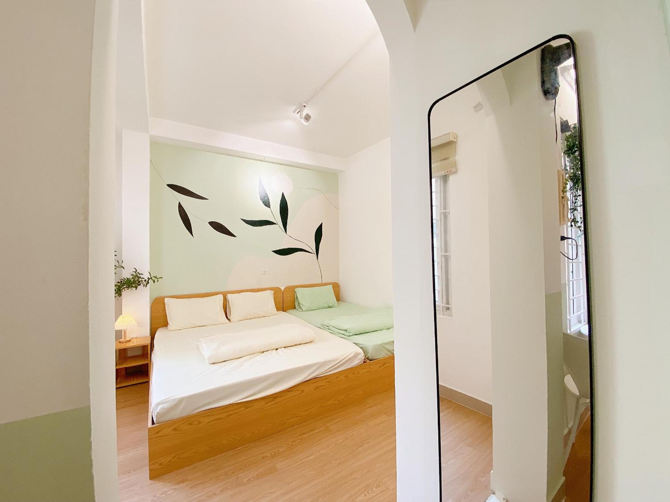 4 Bed Rooms with Kitchen for 11 guests Family-friendly Home in Hanoi Old Quarter