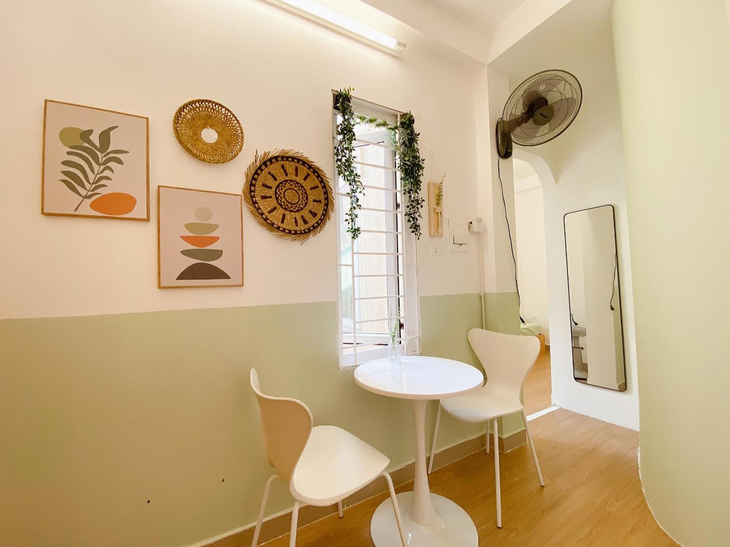 4 Bed Rooms with Kitchen for 11 guests Family-friendly Home in Hanoi Old Quarter