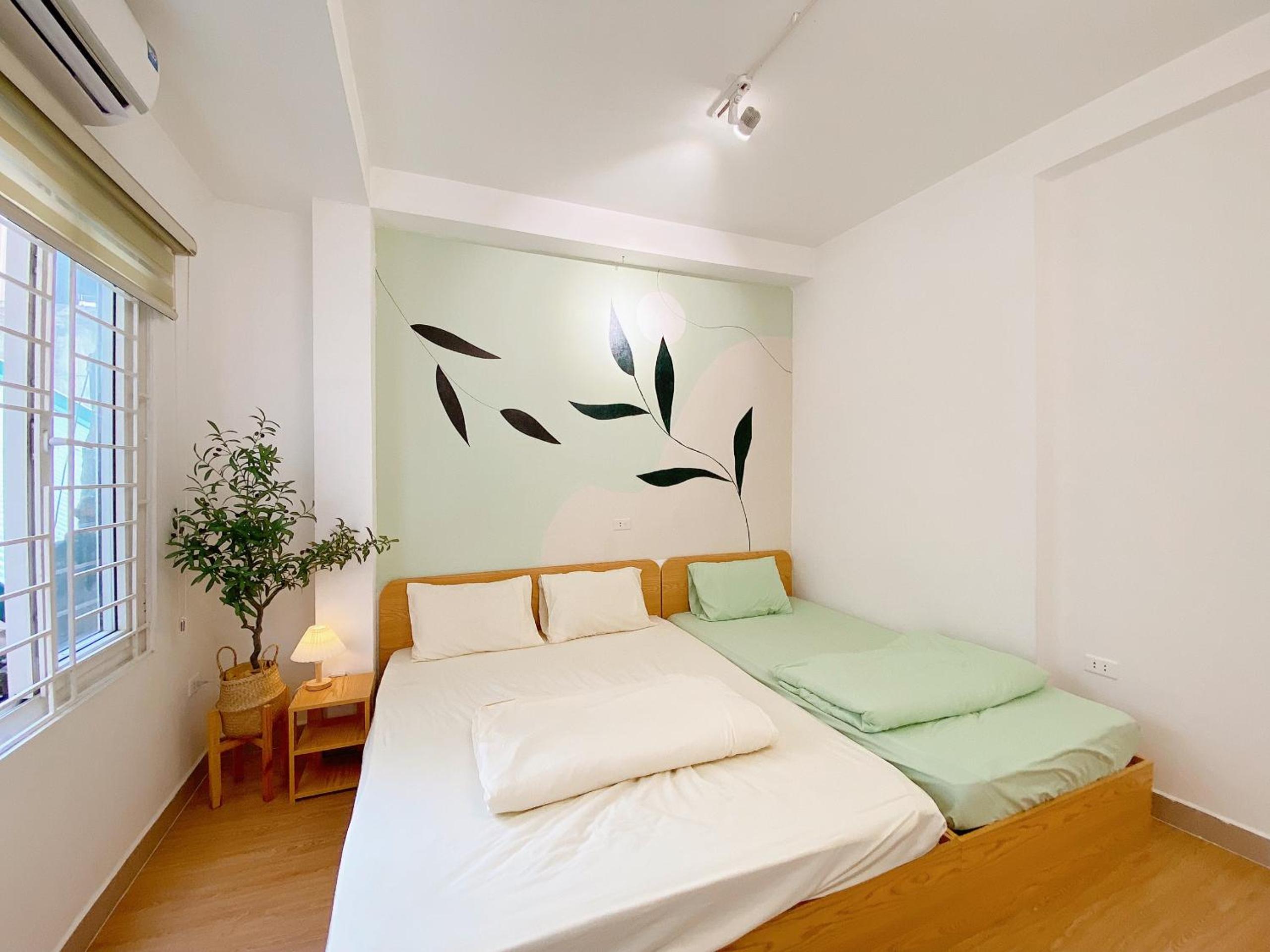 4 Bed Rooms with Kitchen for 11 guests Family-friendly Home in Hanoi Old Quarter