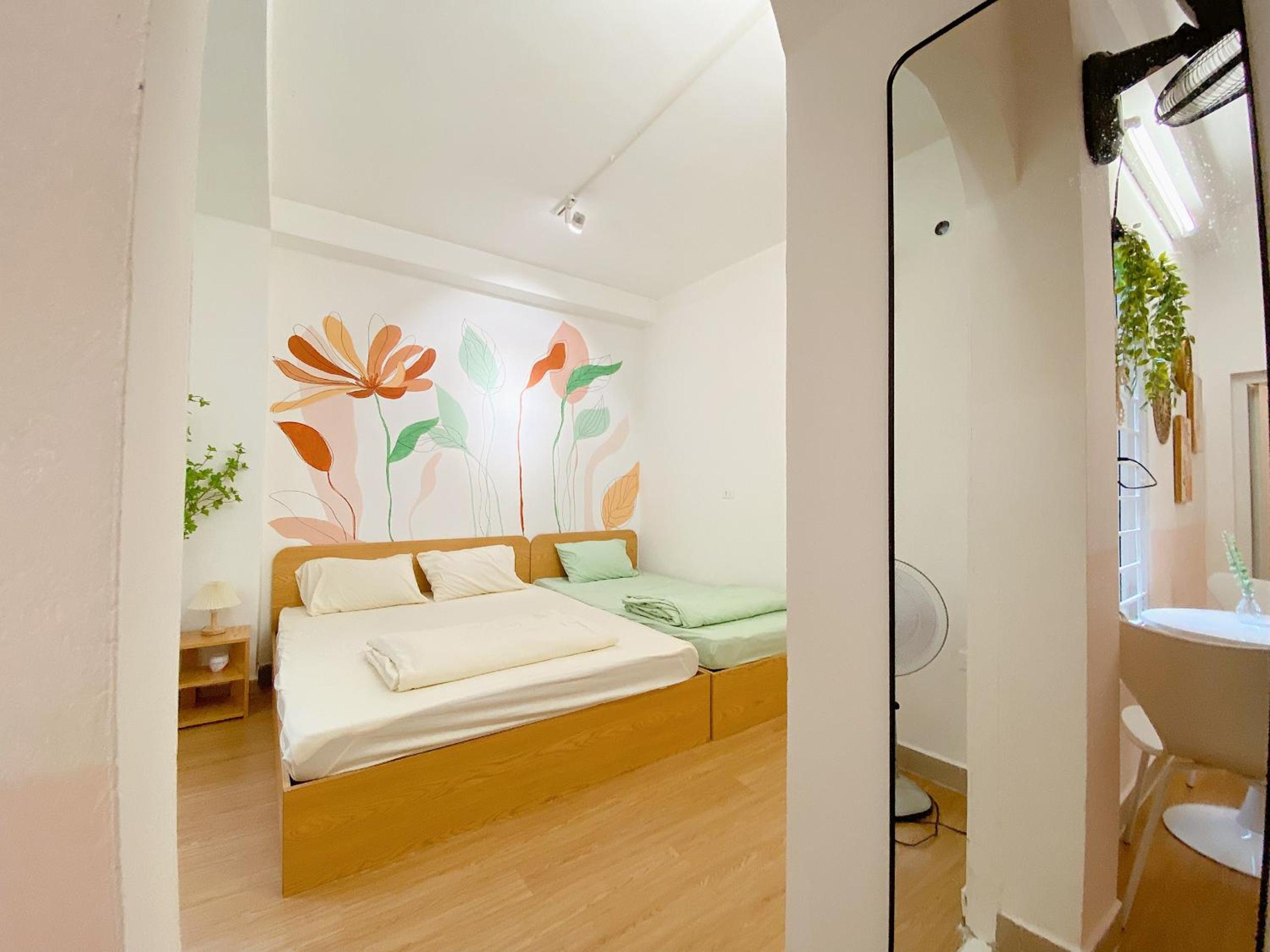 4 Bed Rooms with Kitchen for 11 guests Family-friendly Home in Hanoi Old Quarter