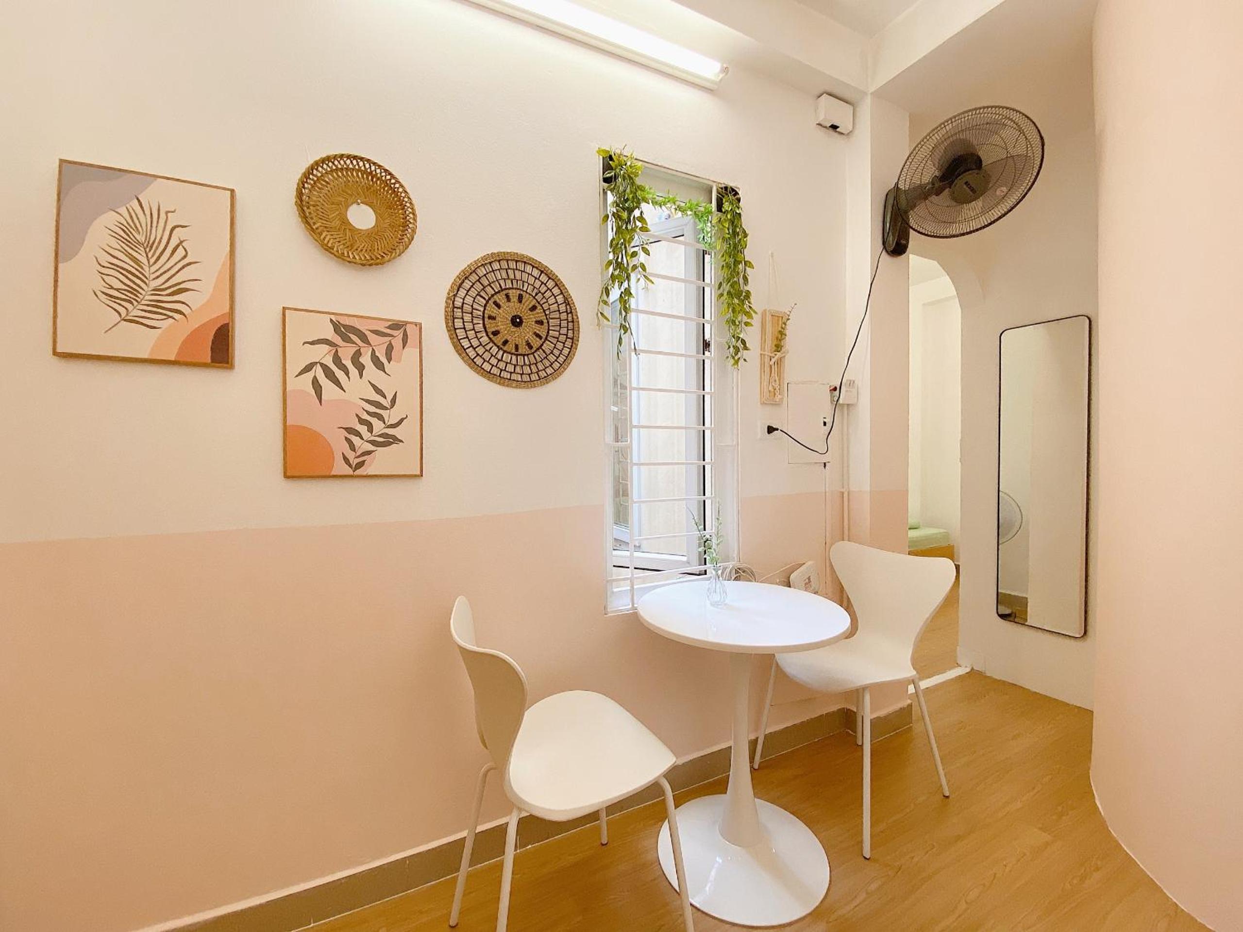 4 Bed Rooms with Kitchen for 11 guests Family-friendly Home in Hanoi Old Quarter
