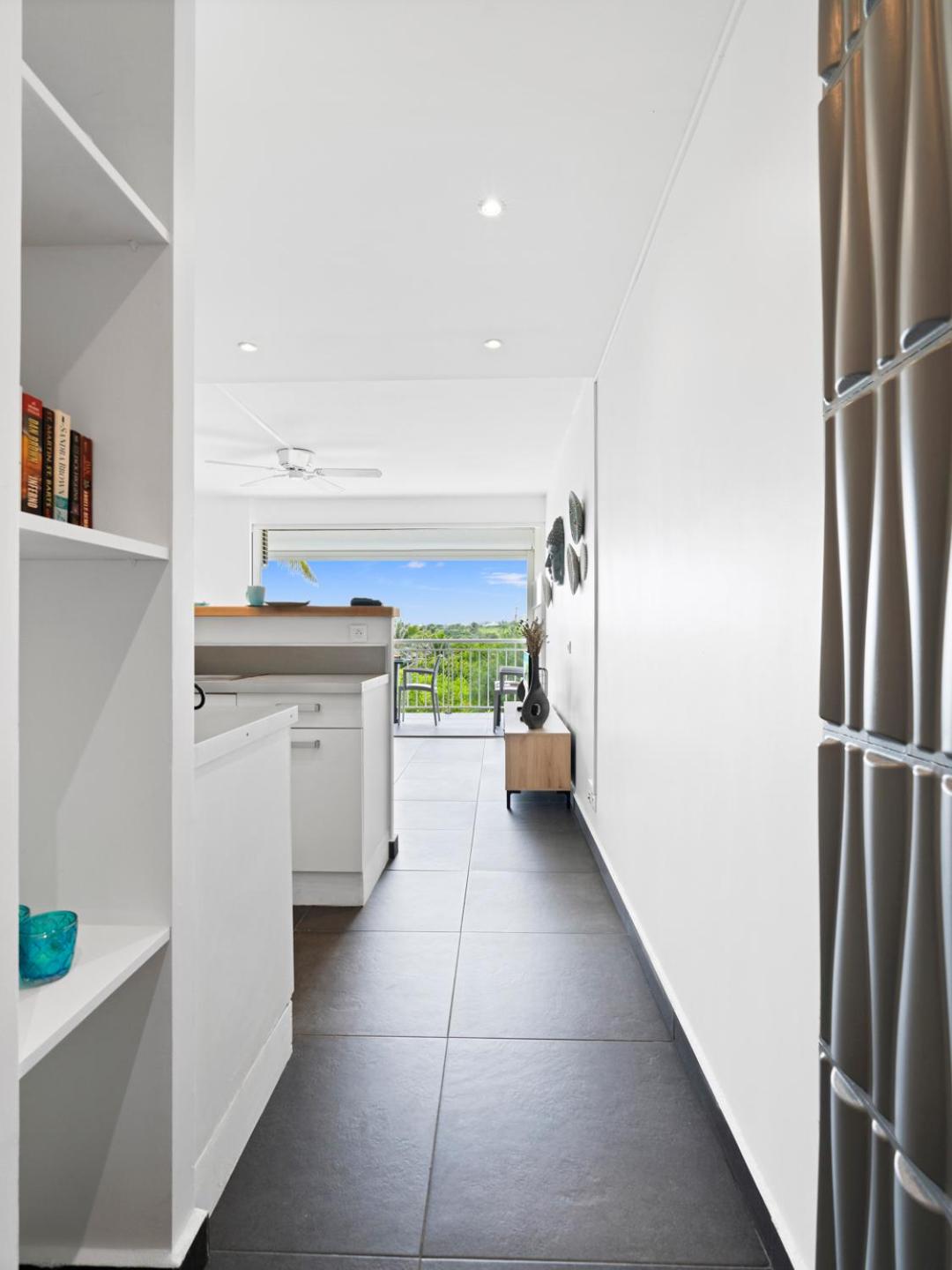 Newly Renovated 1 Bedroom Condo With Amazing Seaview! Beachfront Pool!