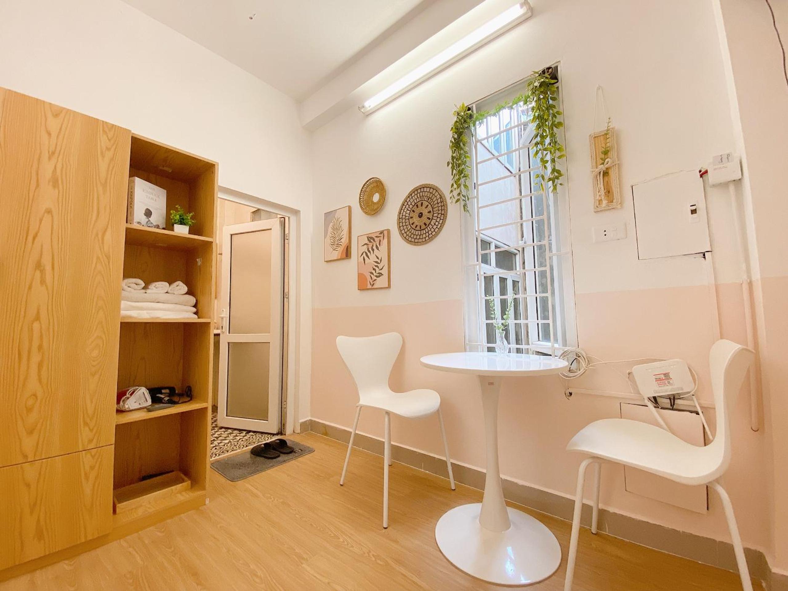 4 Bed Rooms with Kitchen for 11 guests Family-friendly Home in Hanoi Old Quarter