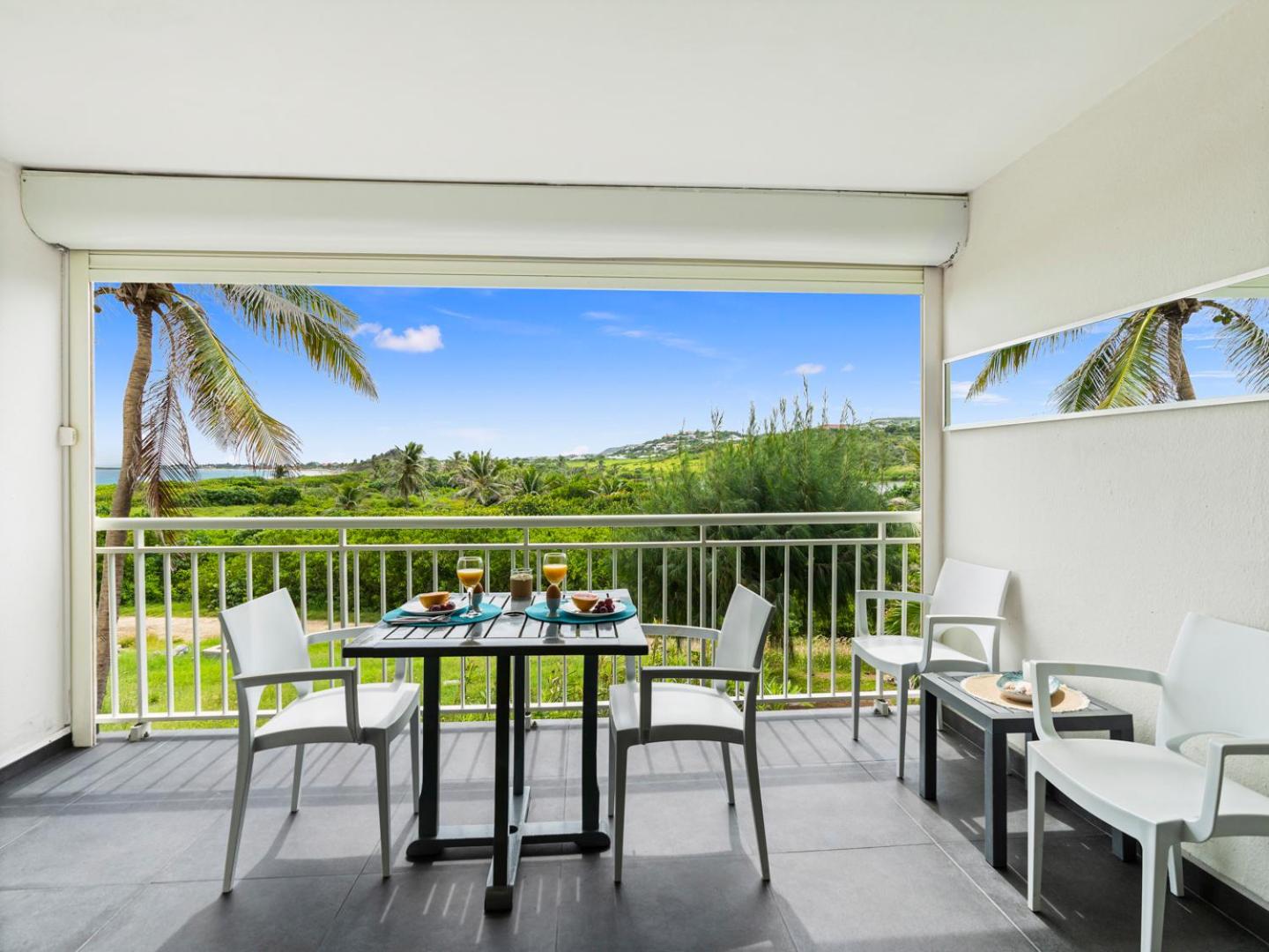 Newly Renovated 1 Bedroom Condo With Amazing Seaview! Beachfront Pool!