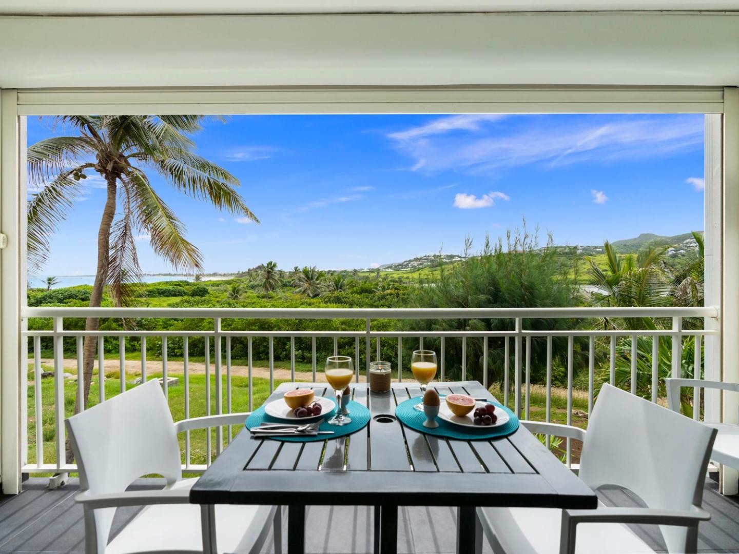 Newly Renovated 1 Bedroom Condo With Amazing Seaview! Beachfront Pool!