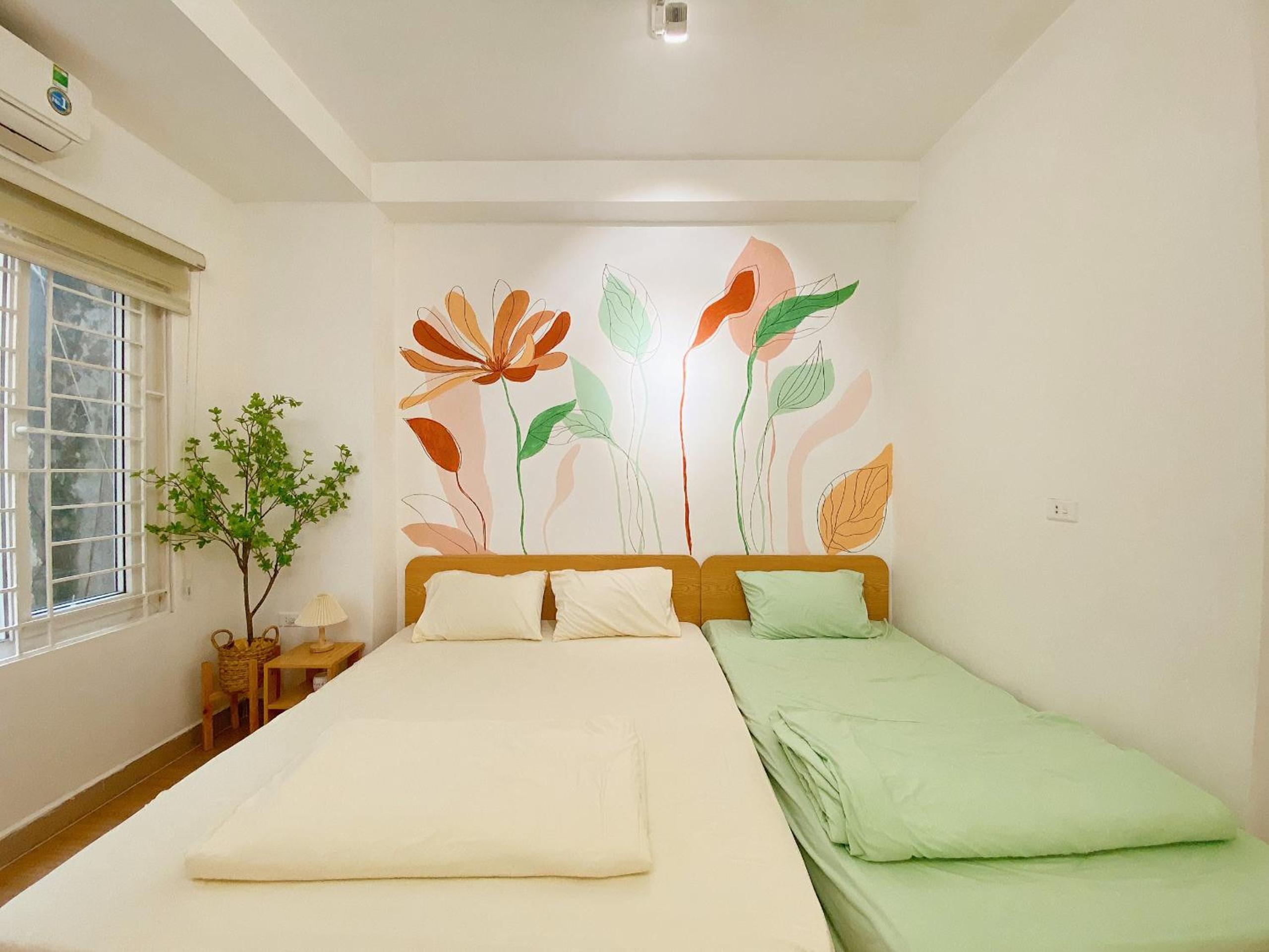 4 Bed Rooms with Kitchen for 11 guests Family-friendly Home in Hanoi Old Quarter