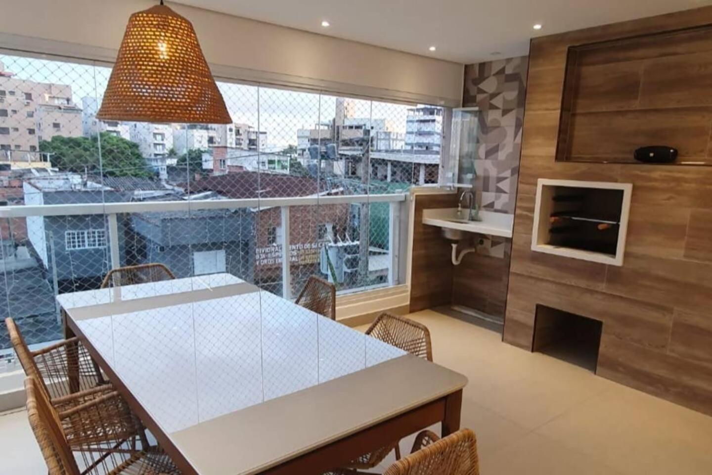 Apto Enseada Guarujá com Terraço Gourmet a 5 minutos da praia