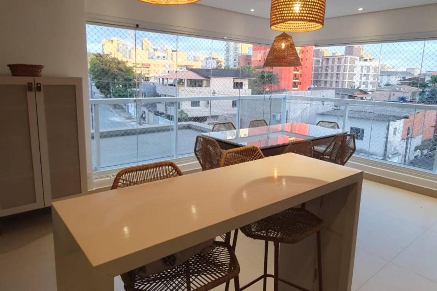 Apto Enseada Guarujá com Terraço Gourmet a 5 minutos da praia