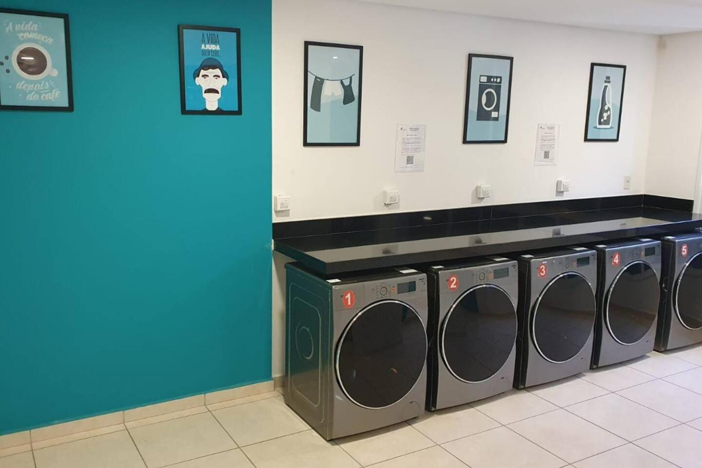 Apto Enseada Guarujá com Terraço Gourmet a 5 minutos da praia