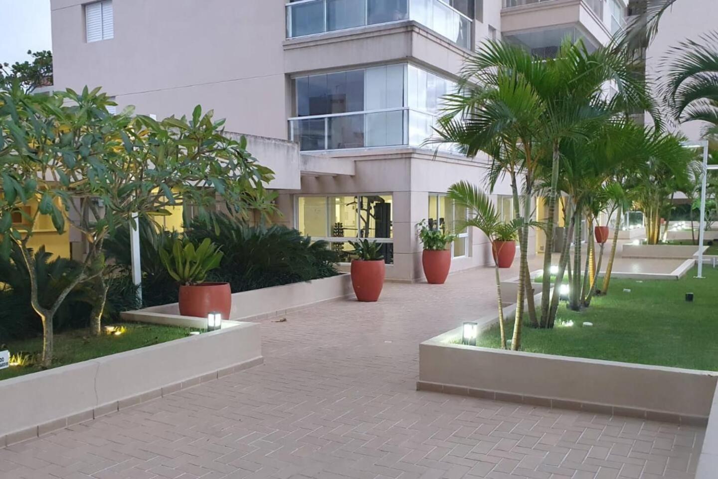 Apto Enseada Guarujá com Terraço Gourmet a 5 minutos da praia