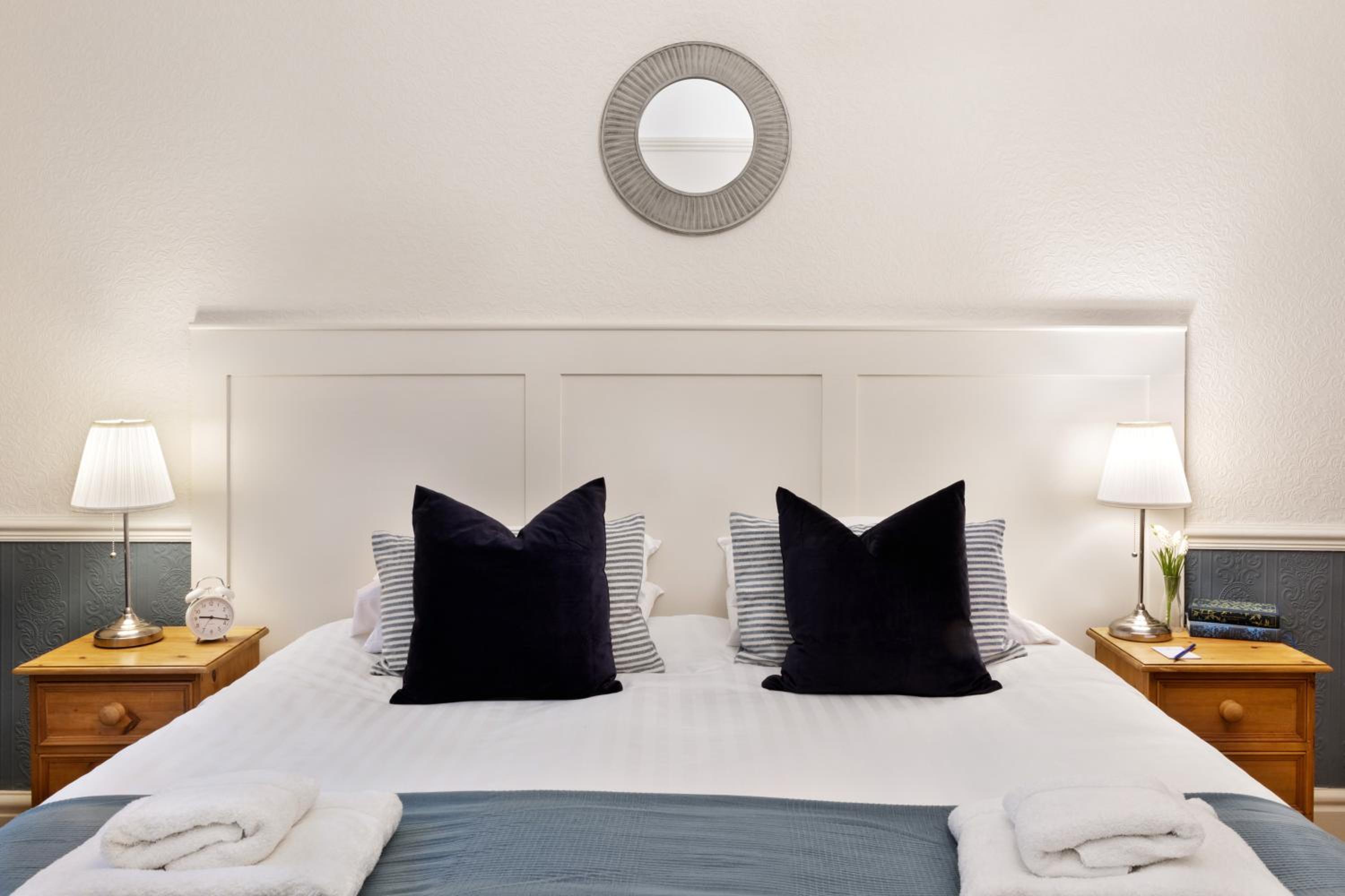 Fountains Guest House - Harrogate Stays with FREE PARKING