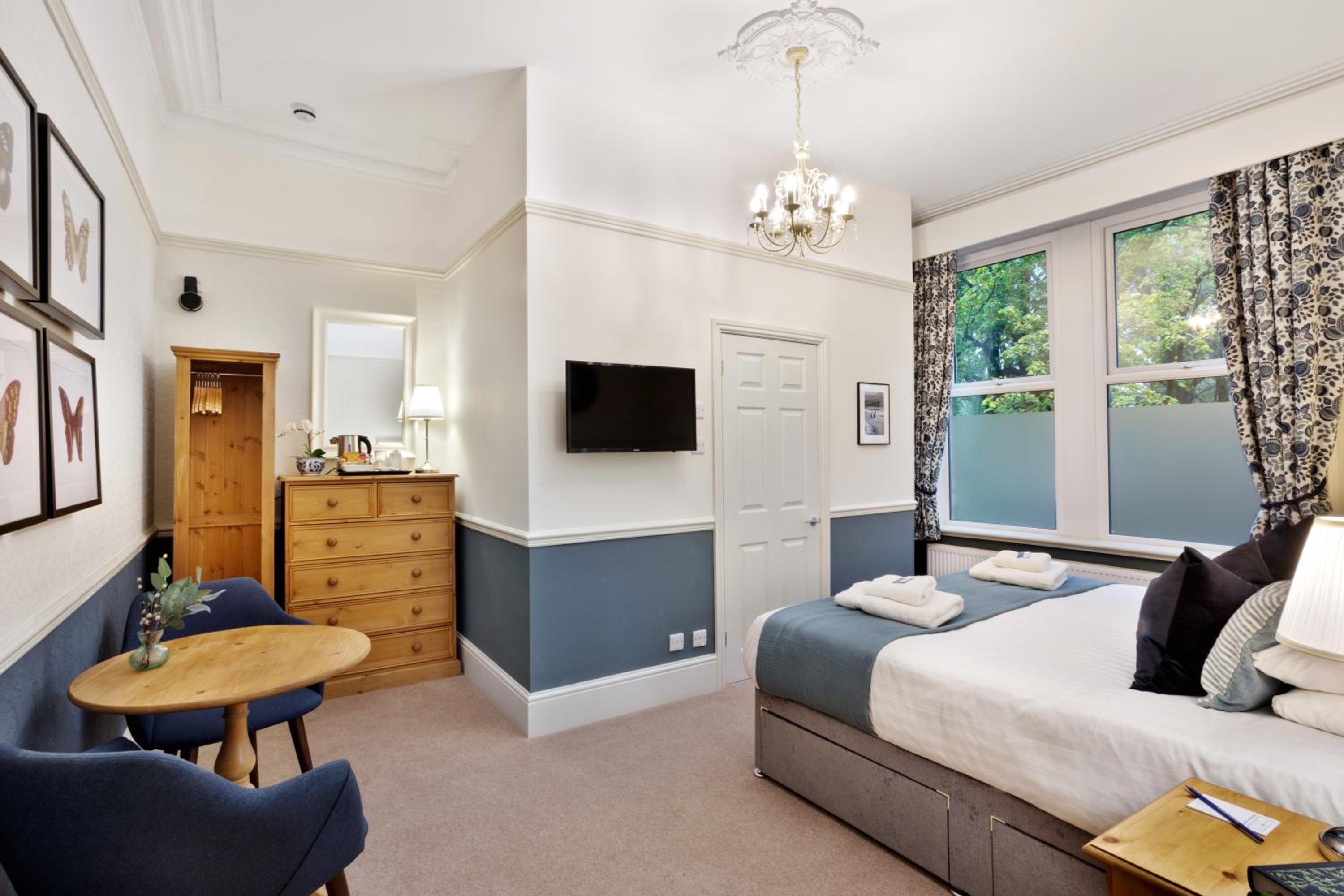Fountains Guest House - Harrogate Stays with FREE PARKING